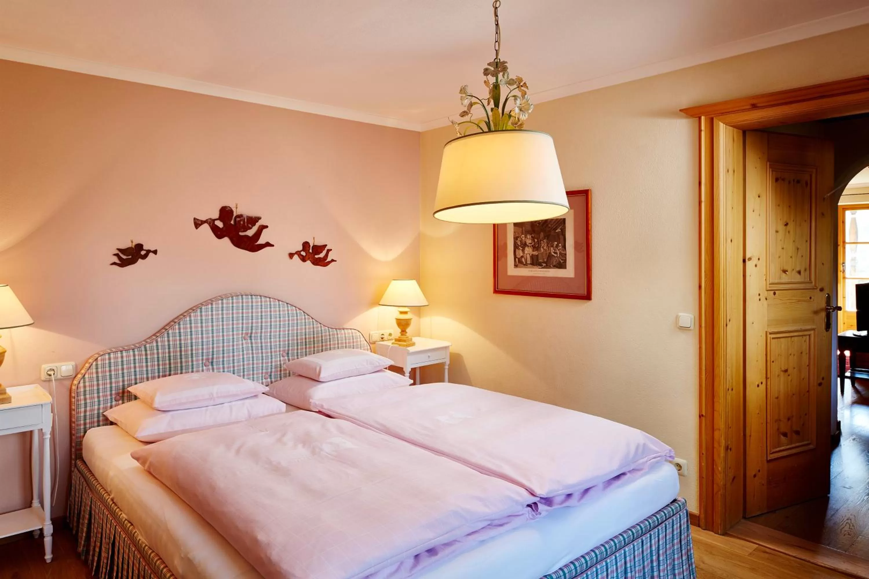 Photo of the whole room, Bed in Landsitz Römerhof - Hotel Apartments