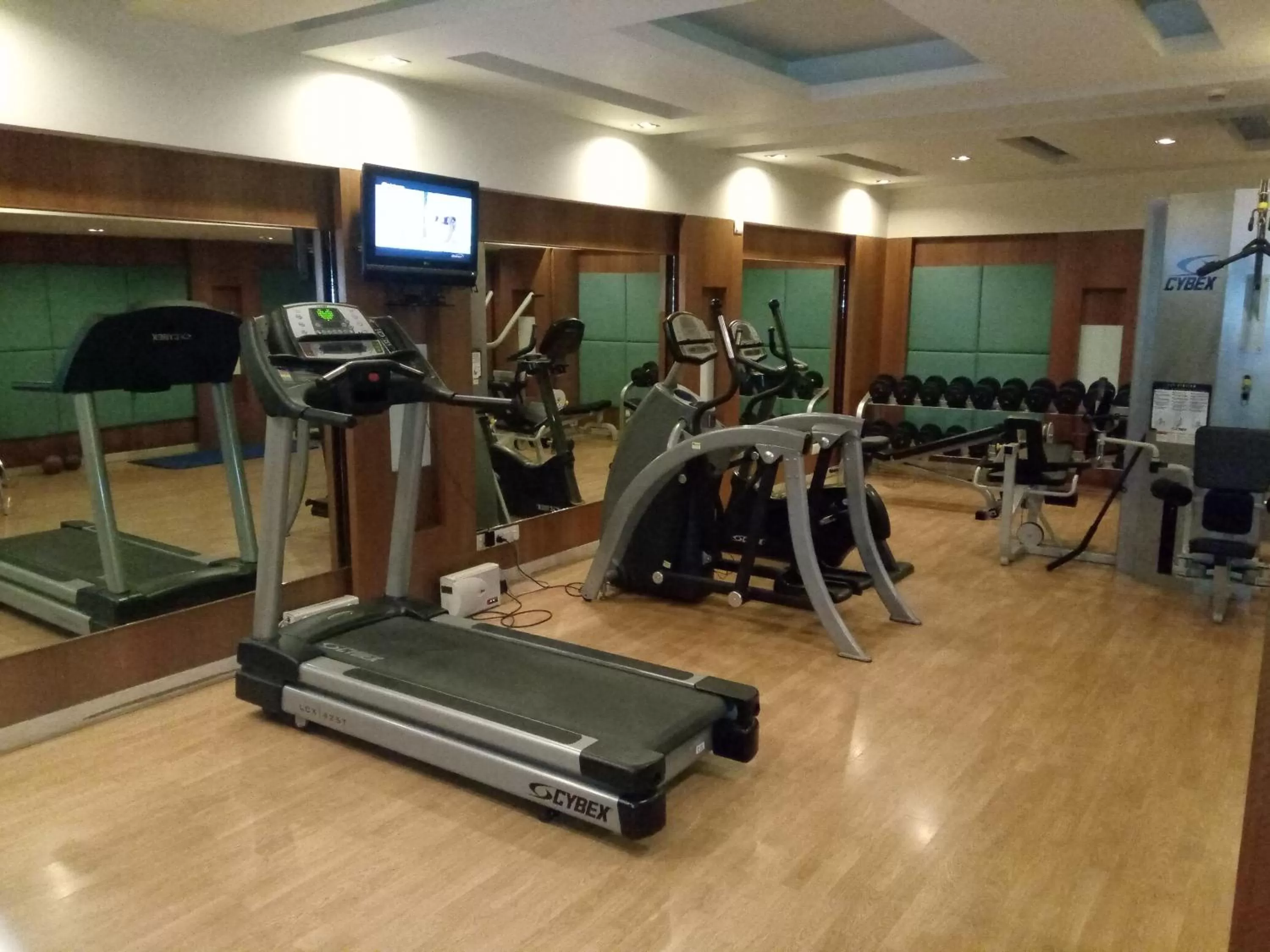 Fitness centre/facilities in Hampshire Plaza