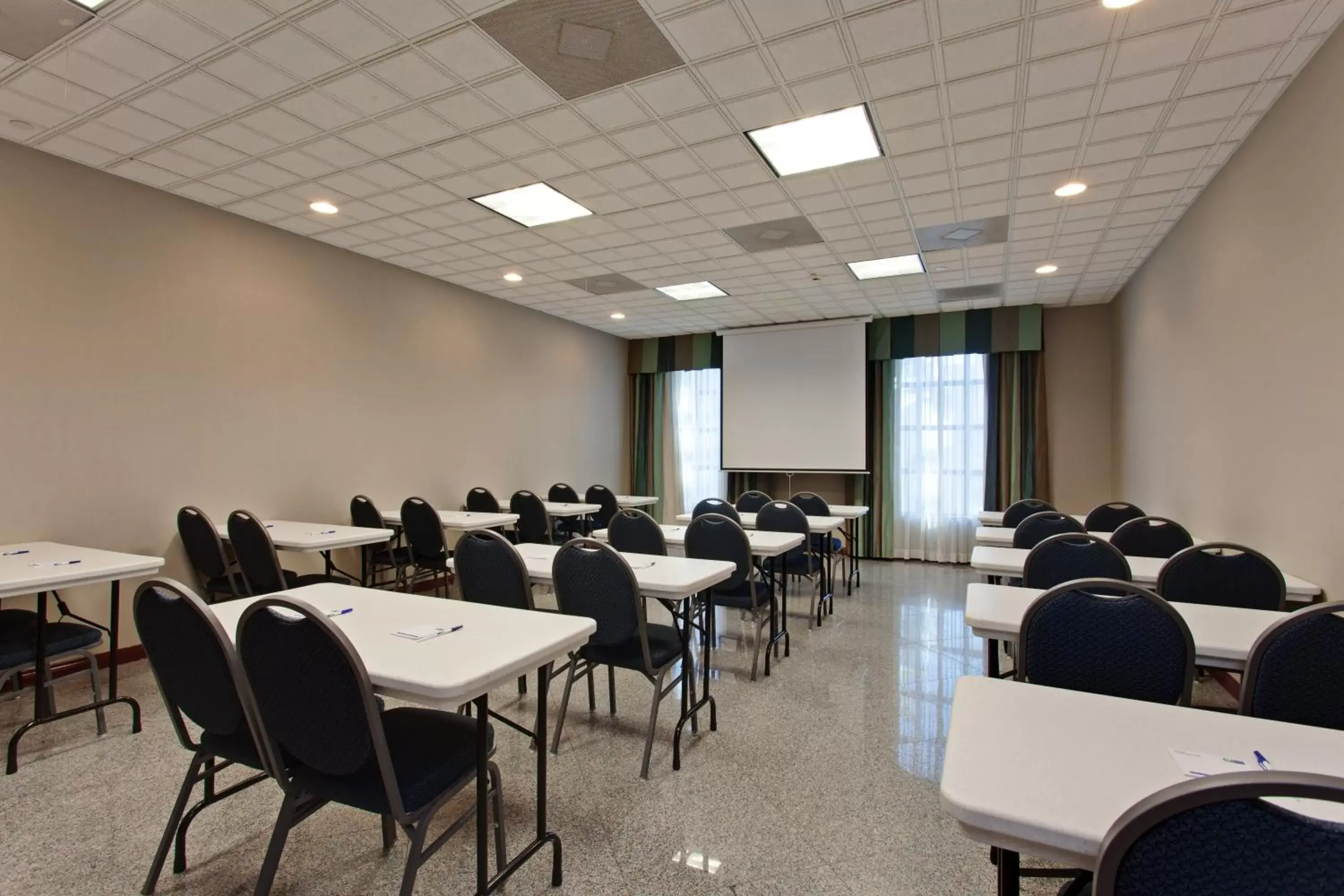 Meeting/conference room in Holiday Inn Express Hotel & Suites Hermosa Beach, an IHG Hotel