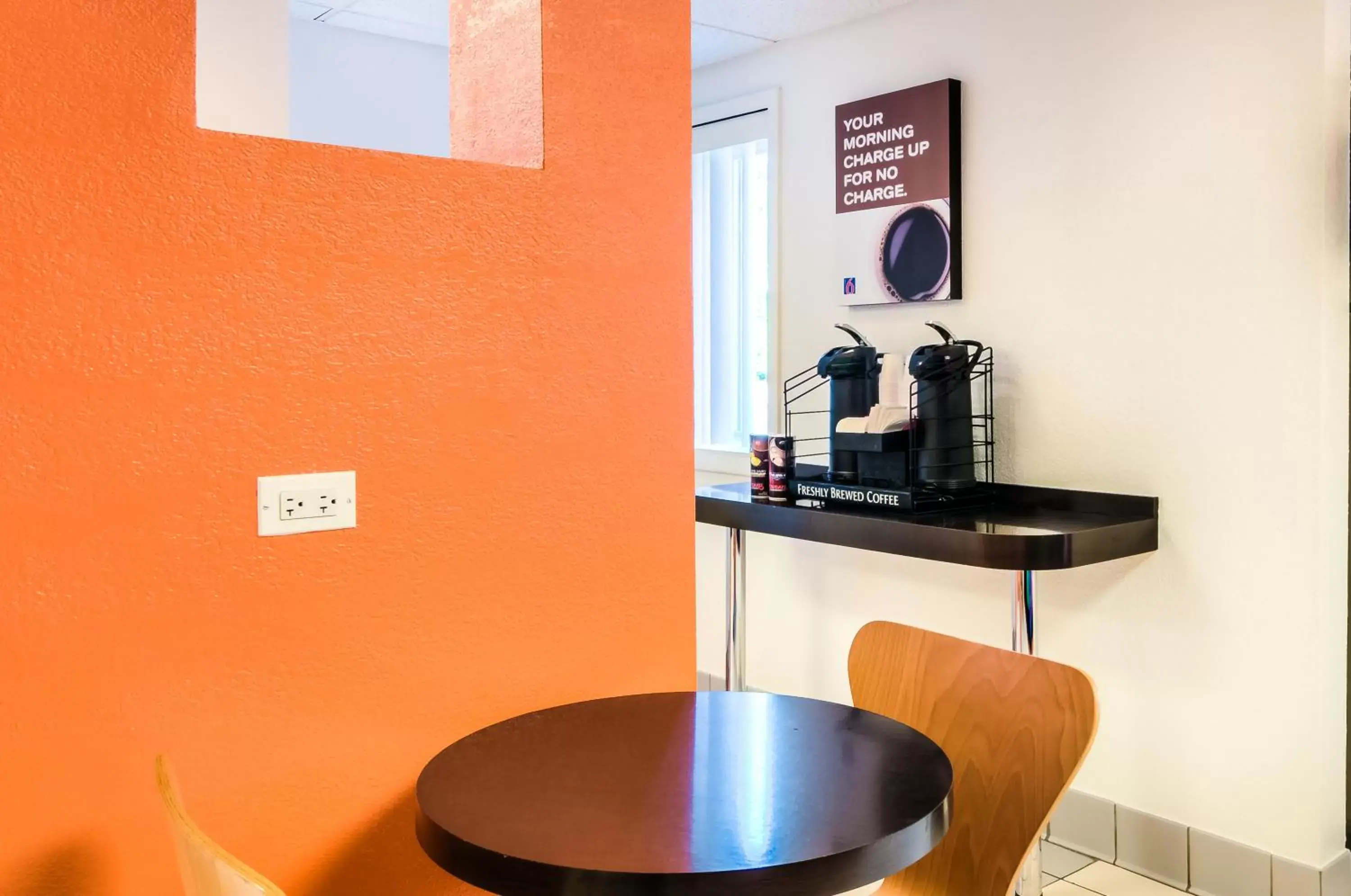 Coffee/tea facilities in Motel 6-Arlington Heights, IL - Chicago North Central