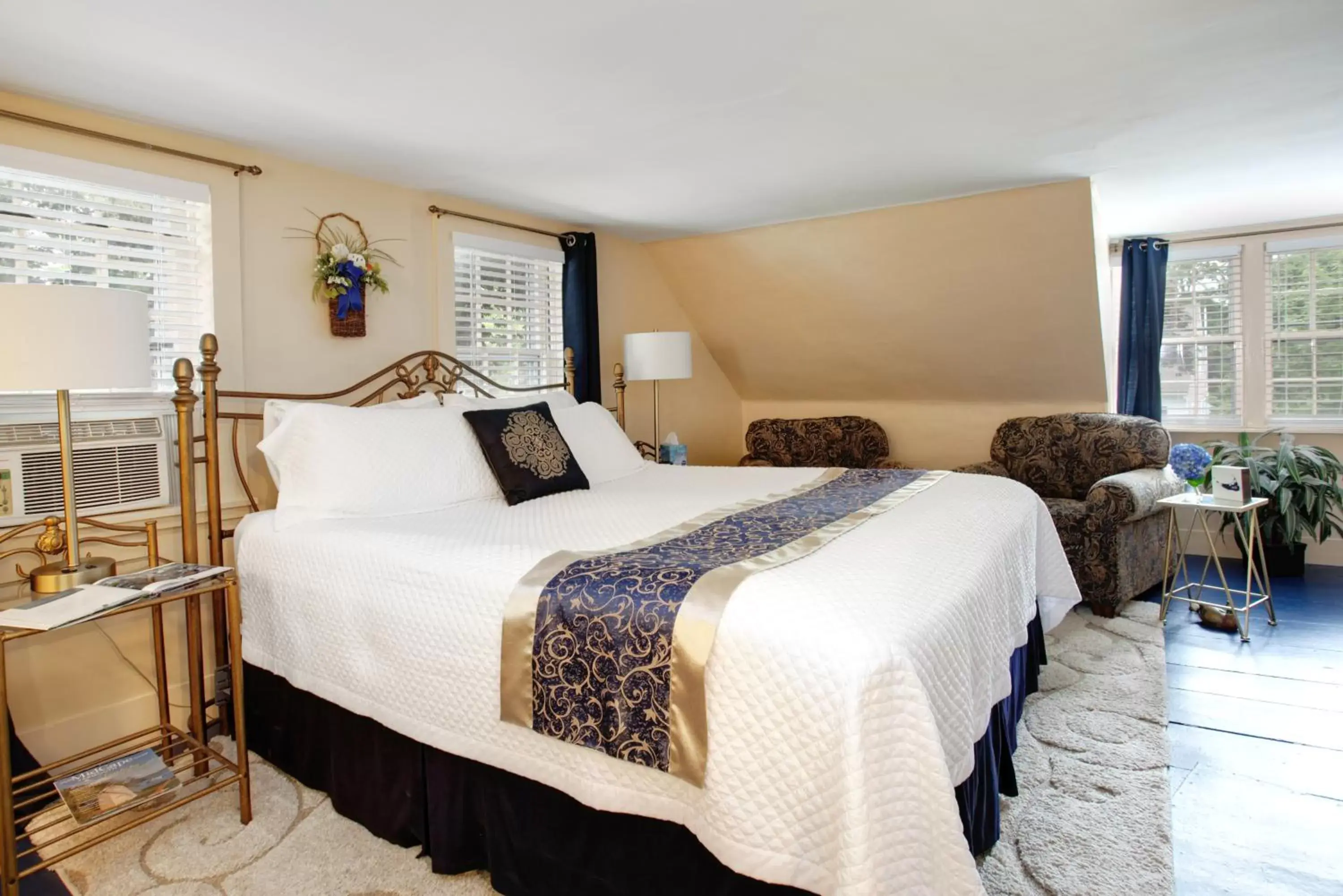 Photo of the whole room, Bed in Inn On Main Photo of the whole room, Bed in Inn On Main