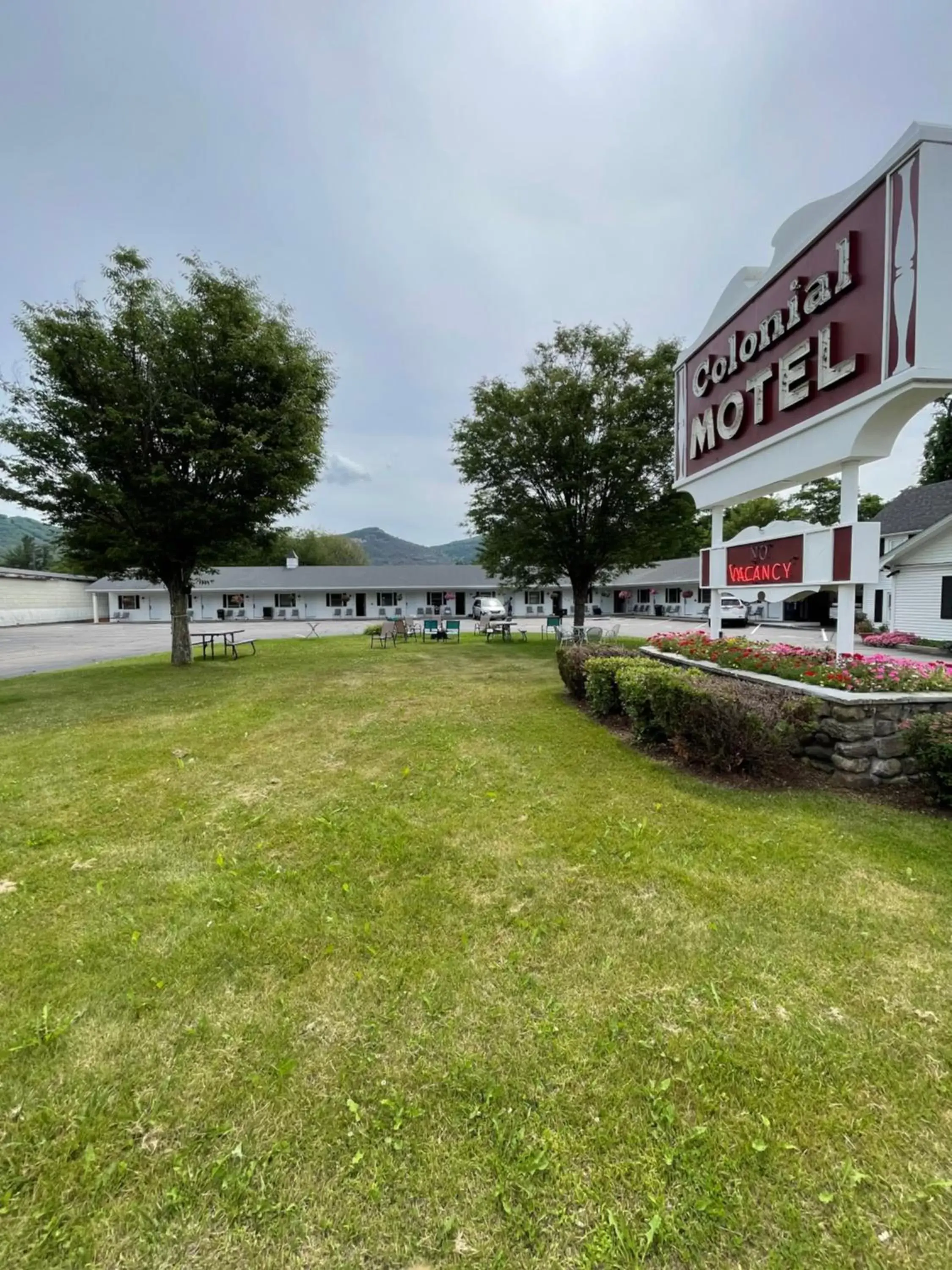 Garden view in Colonial Motel Garden view in Colonial Motel