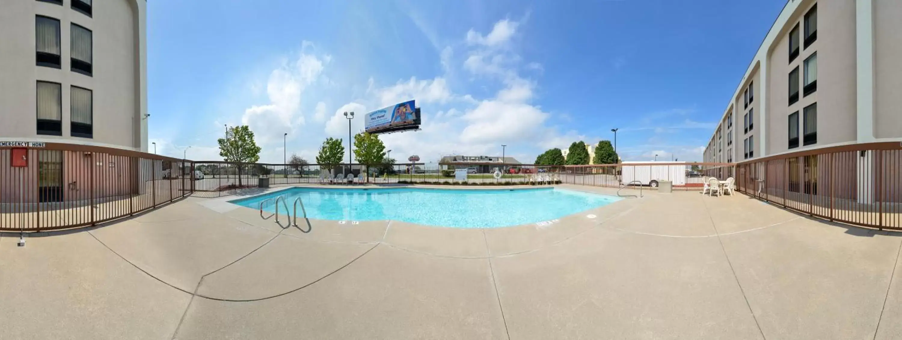 Summer, Swimming Pool in New Victorian Inn & Suites Omaha