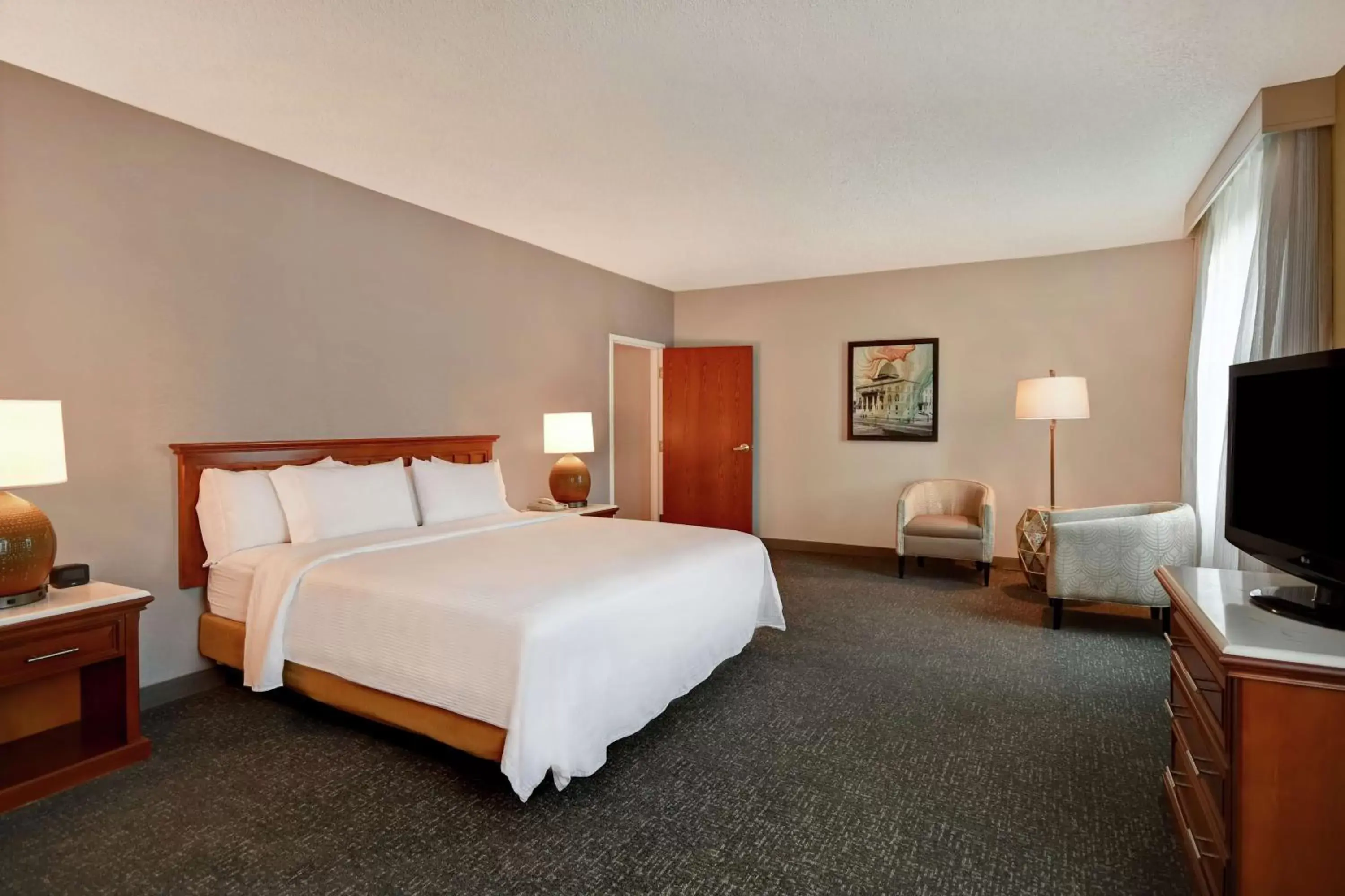 Bedroom, Bed in Embassy Suites Little Rock