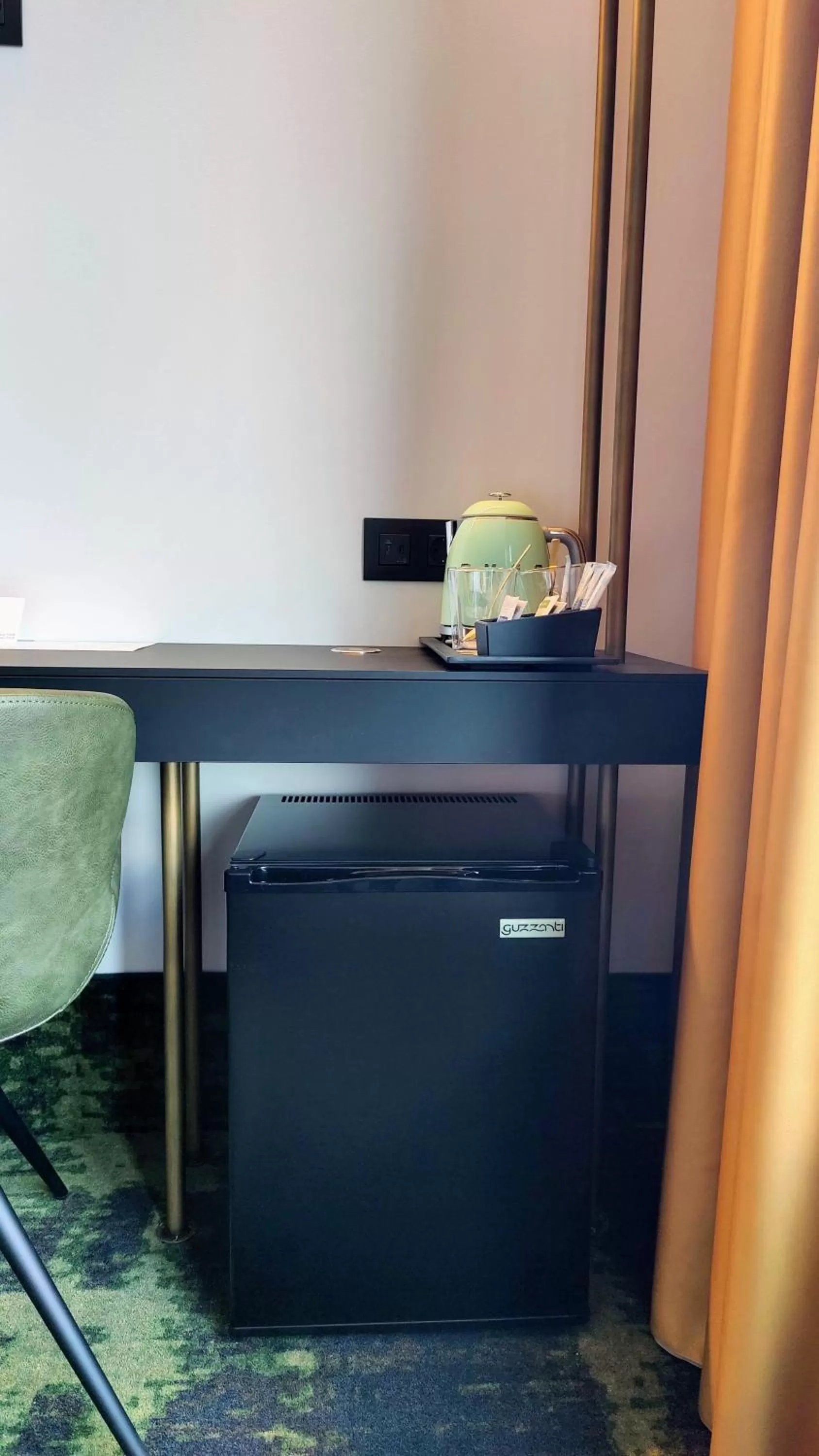 Coffee/tea facilities, TV/Entertainment Center in Hotel Panorama