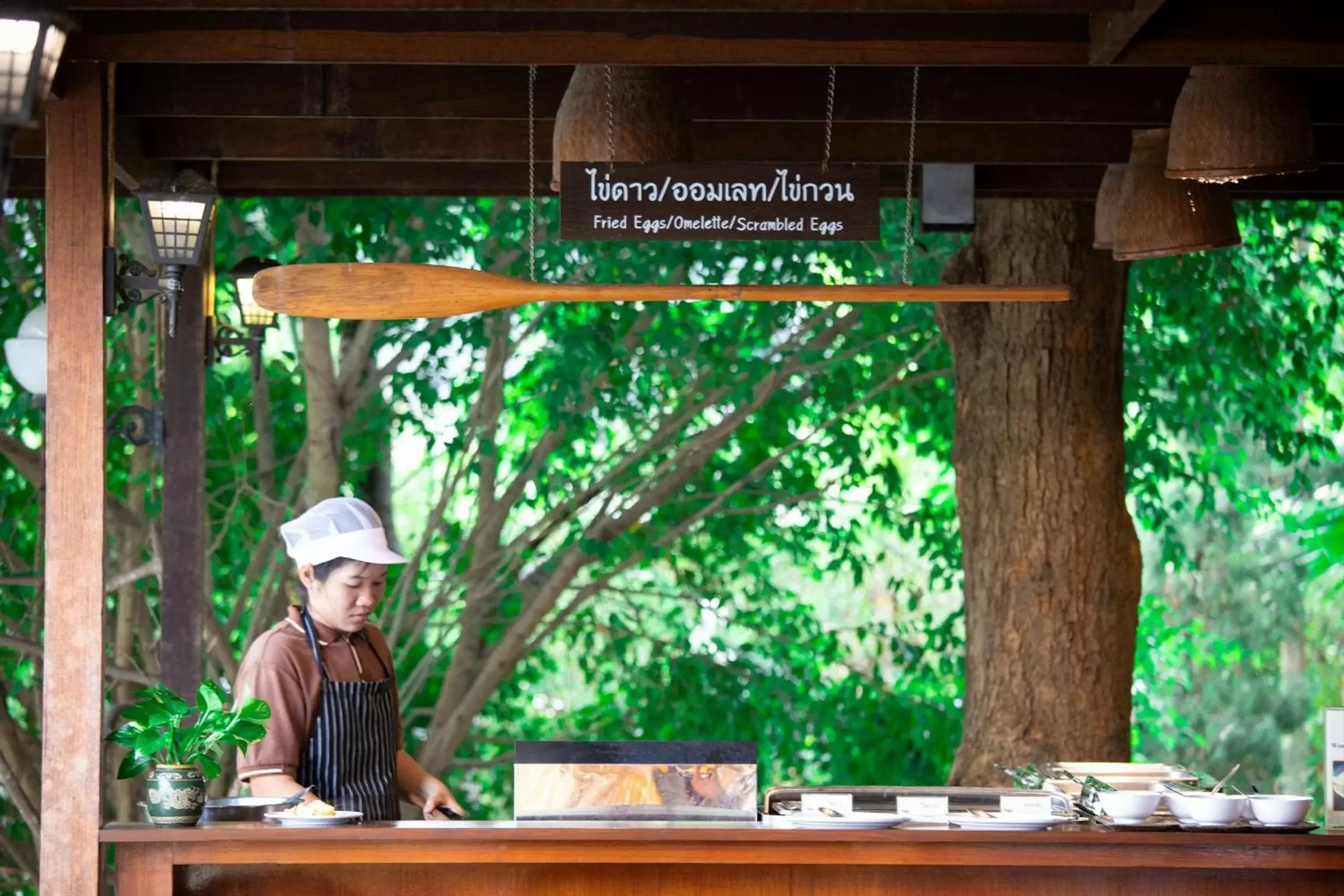 Buffet breakfast in Maikaew Damnoen Resort