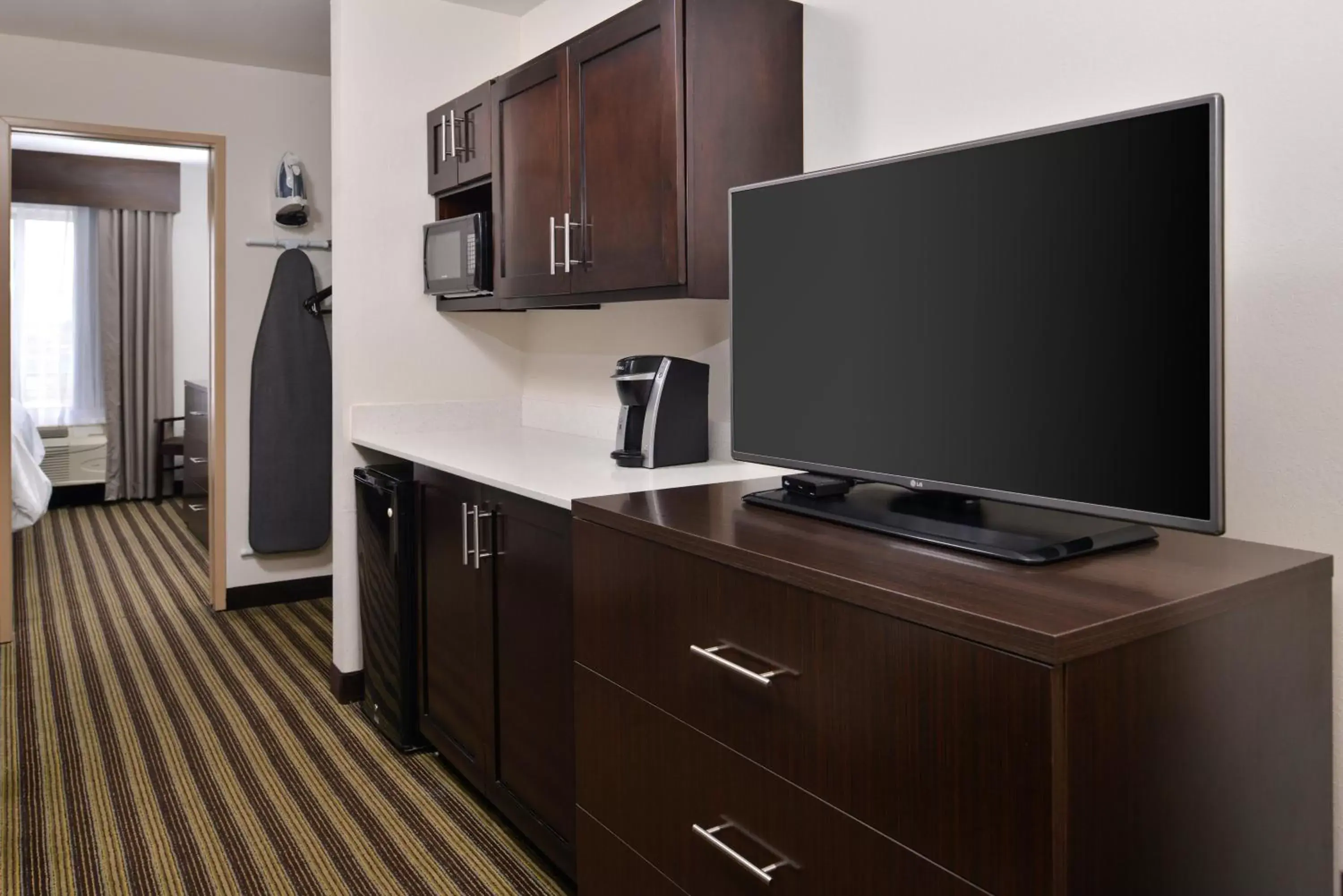 Photo of the whole room, TV/Entertainment Center in Holiday Inn Express Montgomery East I-85, an IHG Hotel