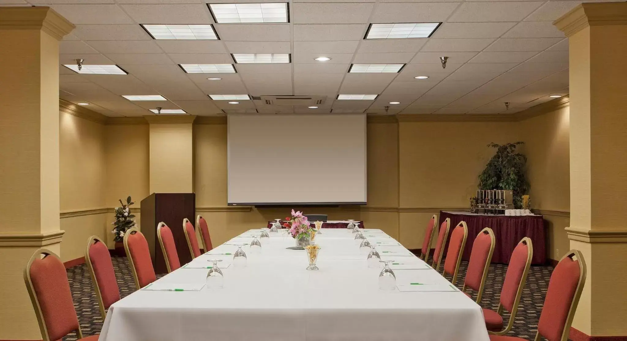 Meeting/conference room in Holiday Inn Washington-Central/White House, an IHG Hotel