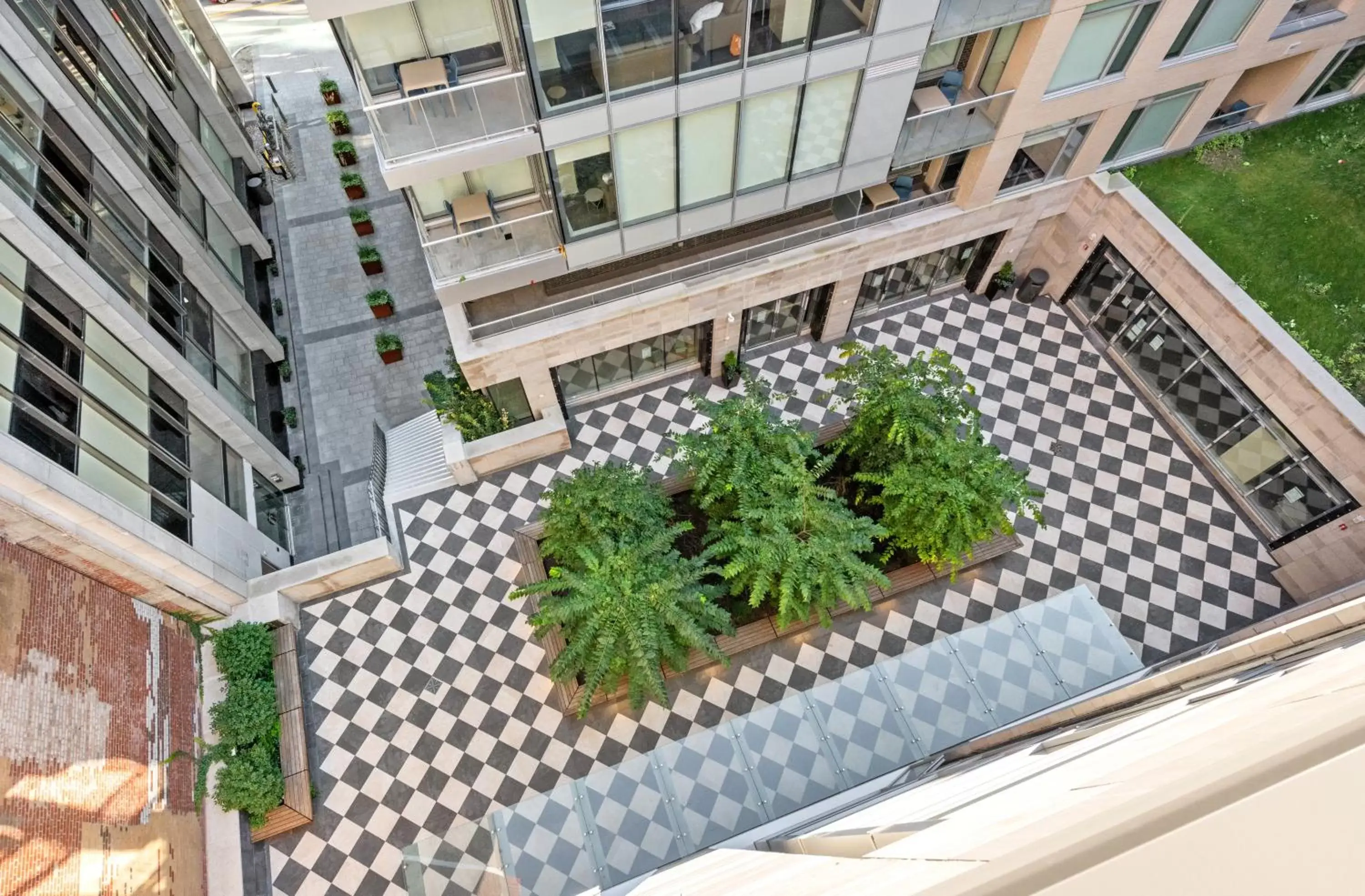 Inner courtyard view in reStays Ottawa