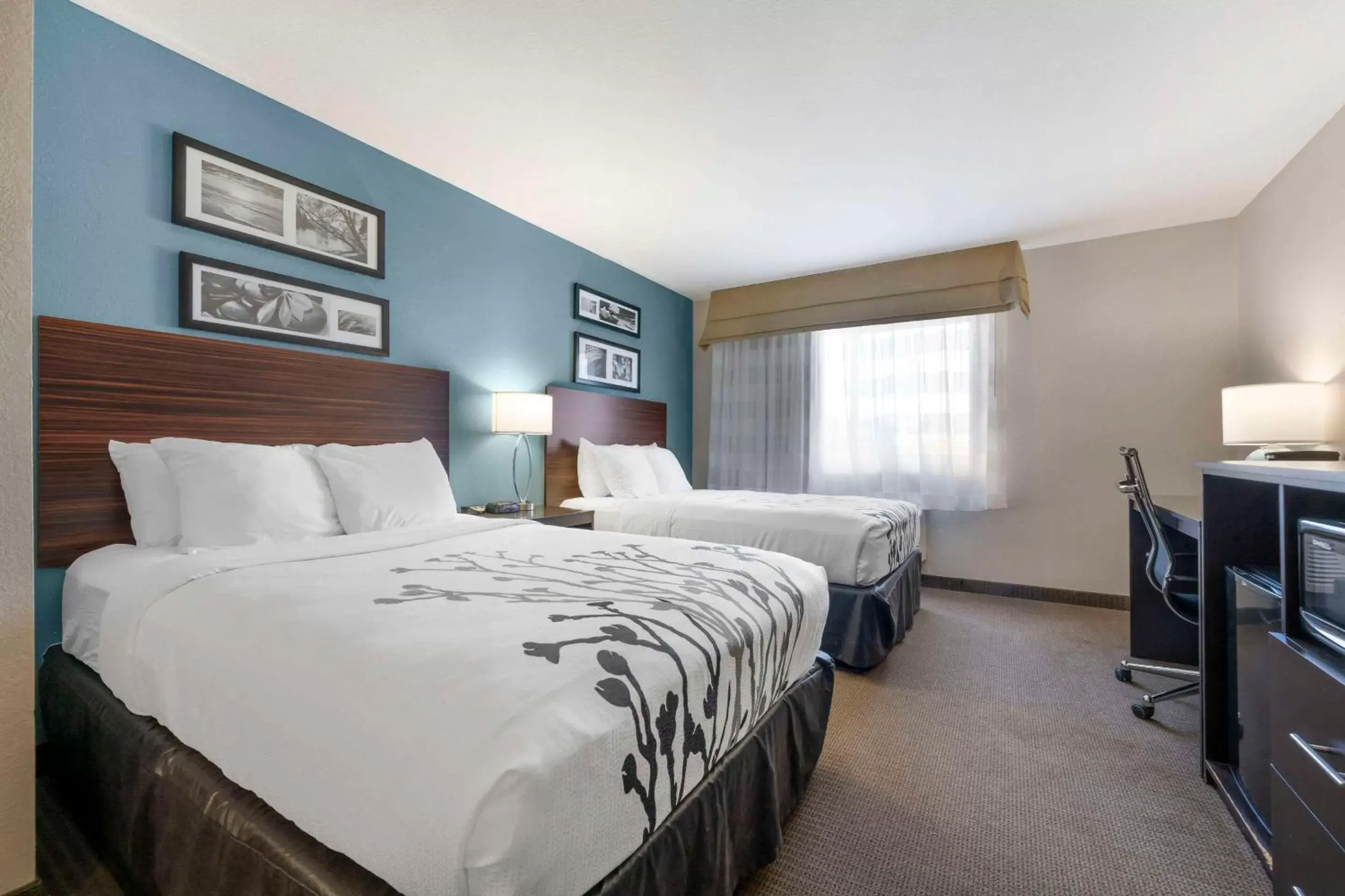 Bedroom, Bed in Sleep Inn & Suites Hays I-70