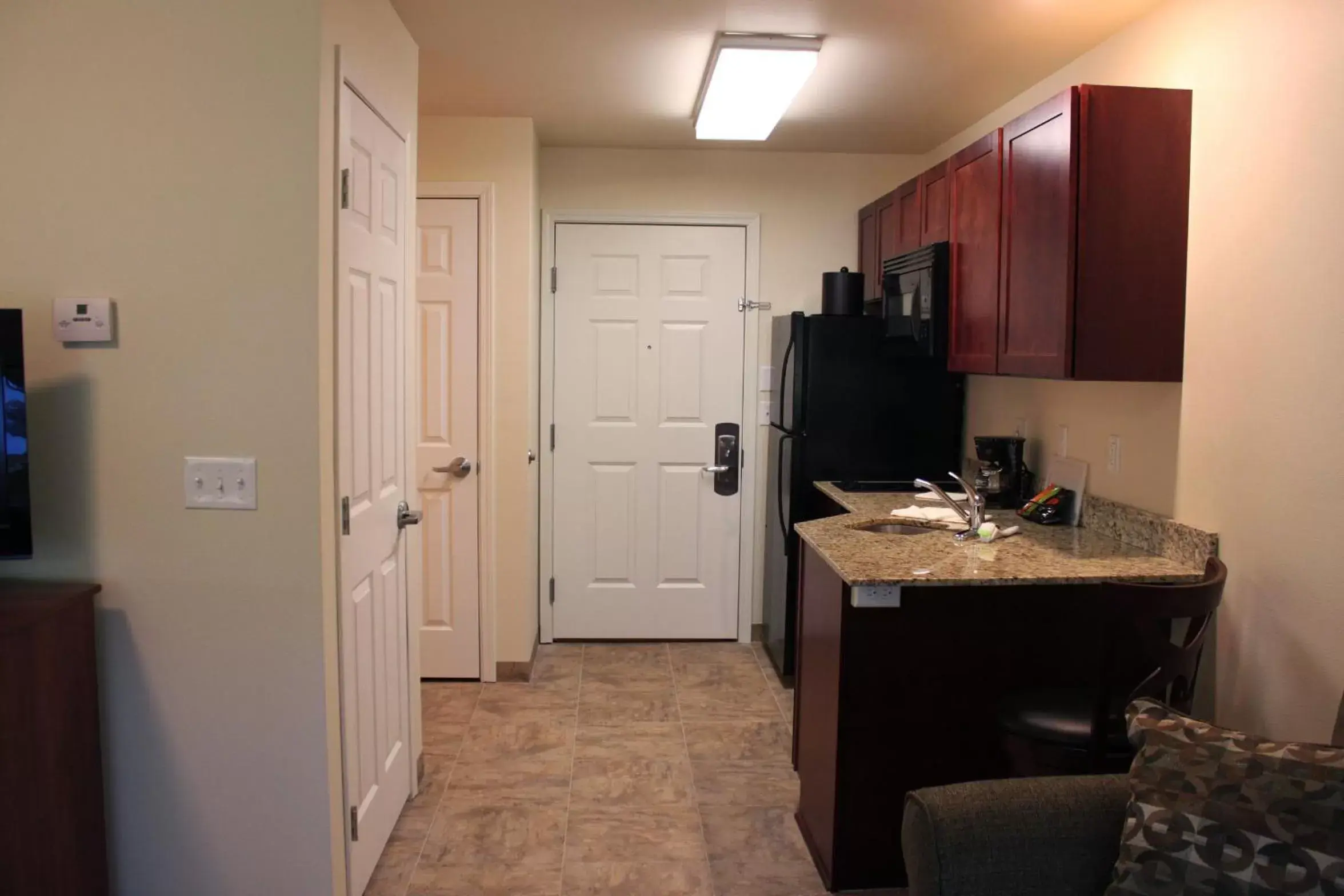 Kitchen or kitchenette, TV/Entertainment Center in Extended Stay Americas Suites - Minot