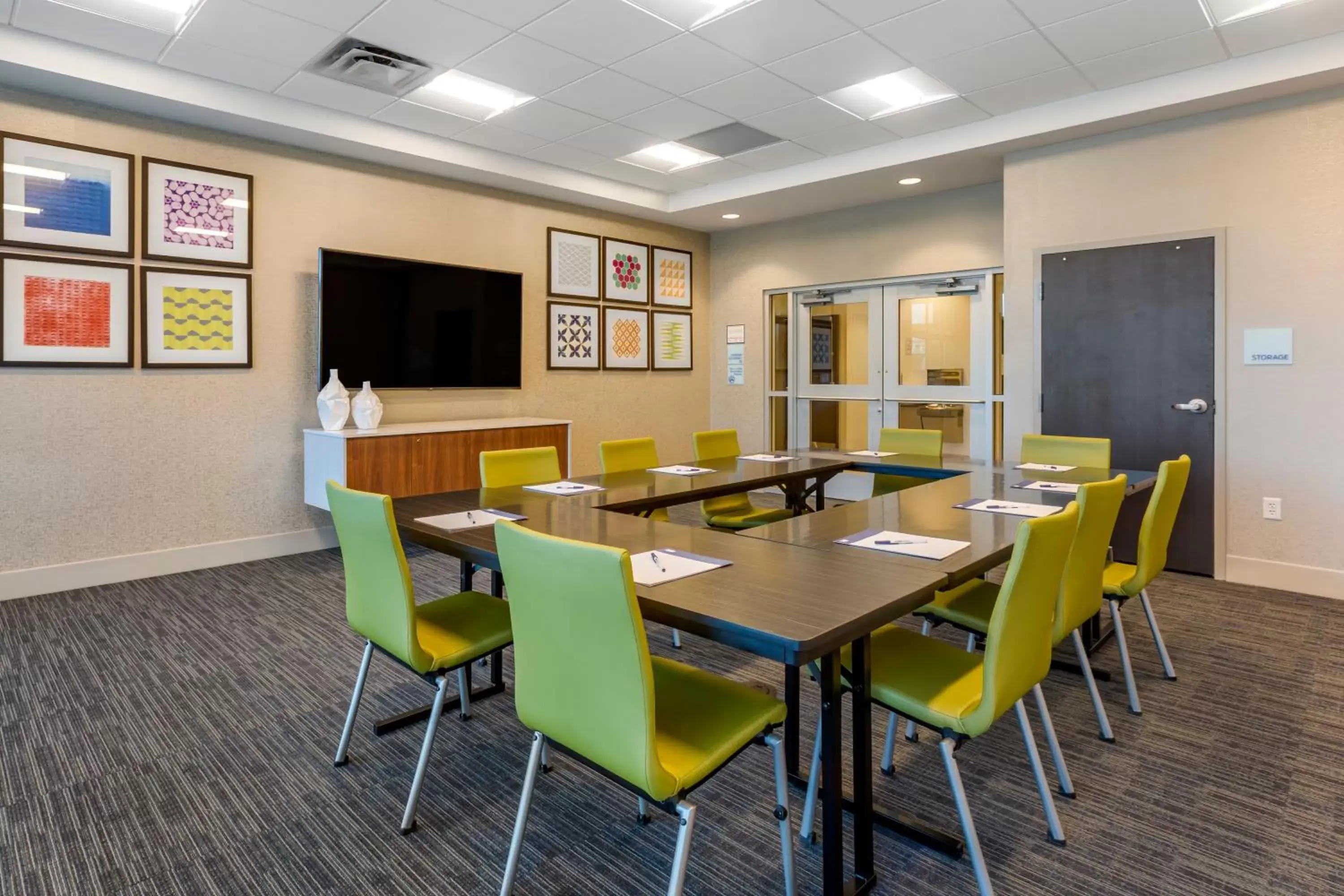 Meeting/conference room in Holiday Inn Express & Suites - Phoenix Dwtn - State Capitol, an IHG Hotel