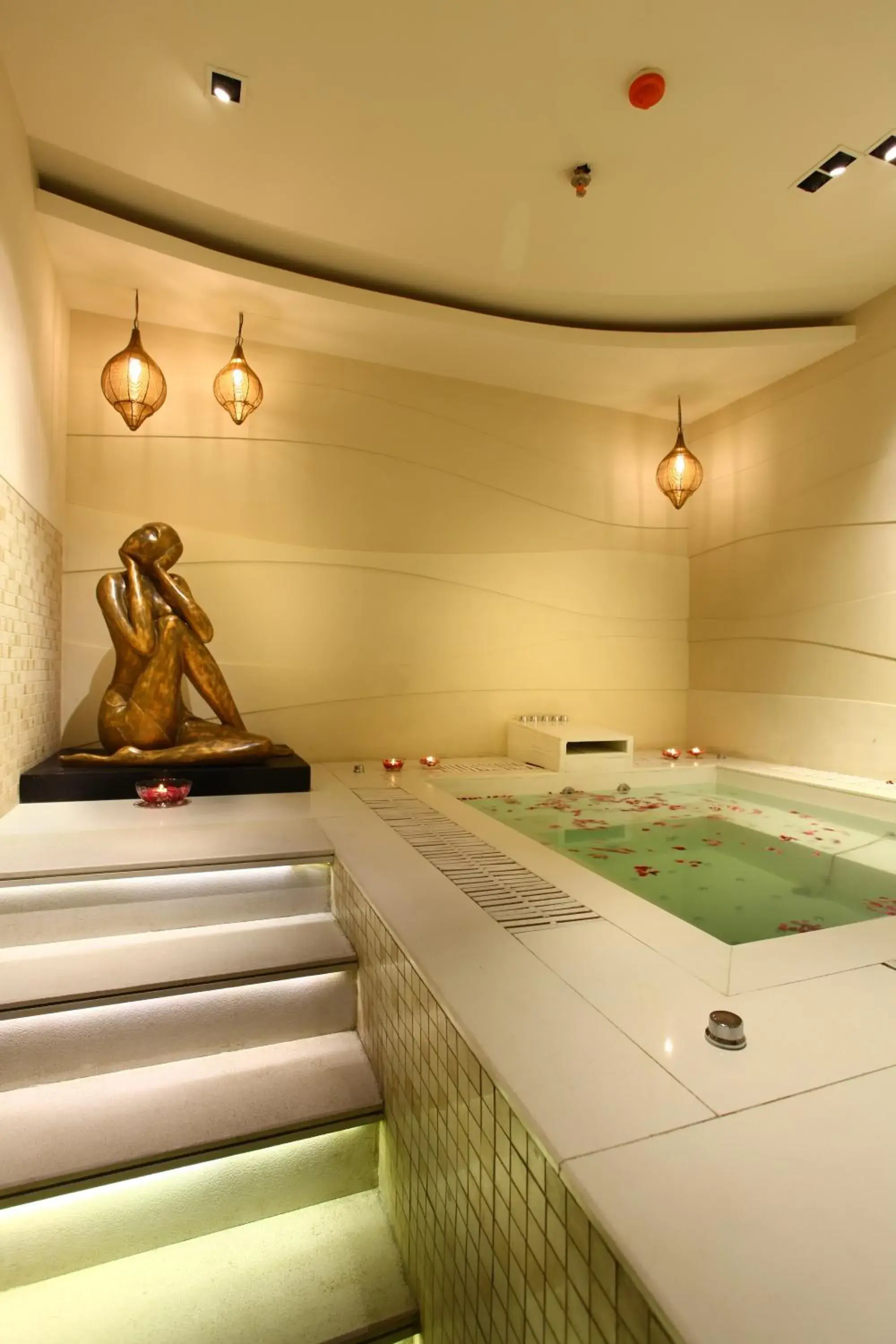 Spa and wellness centre/facilities in Mahagun Sarovar Portico Suites Ghaziabad