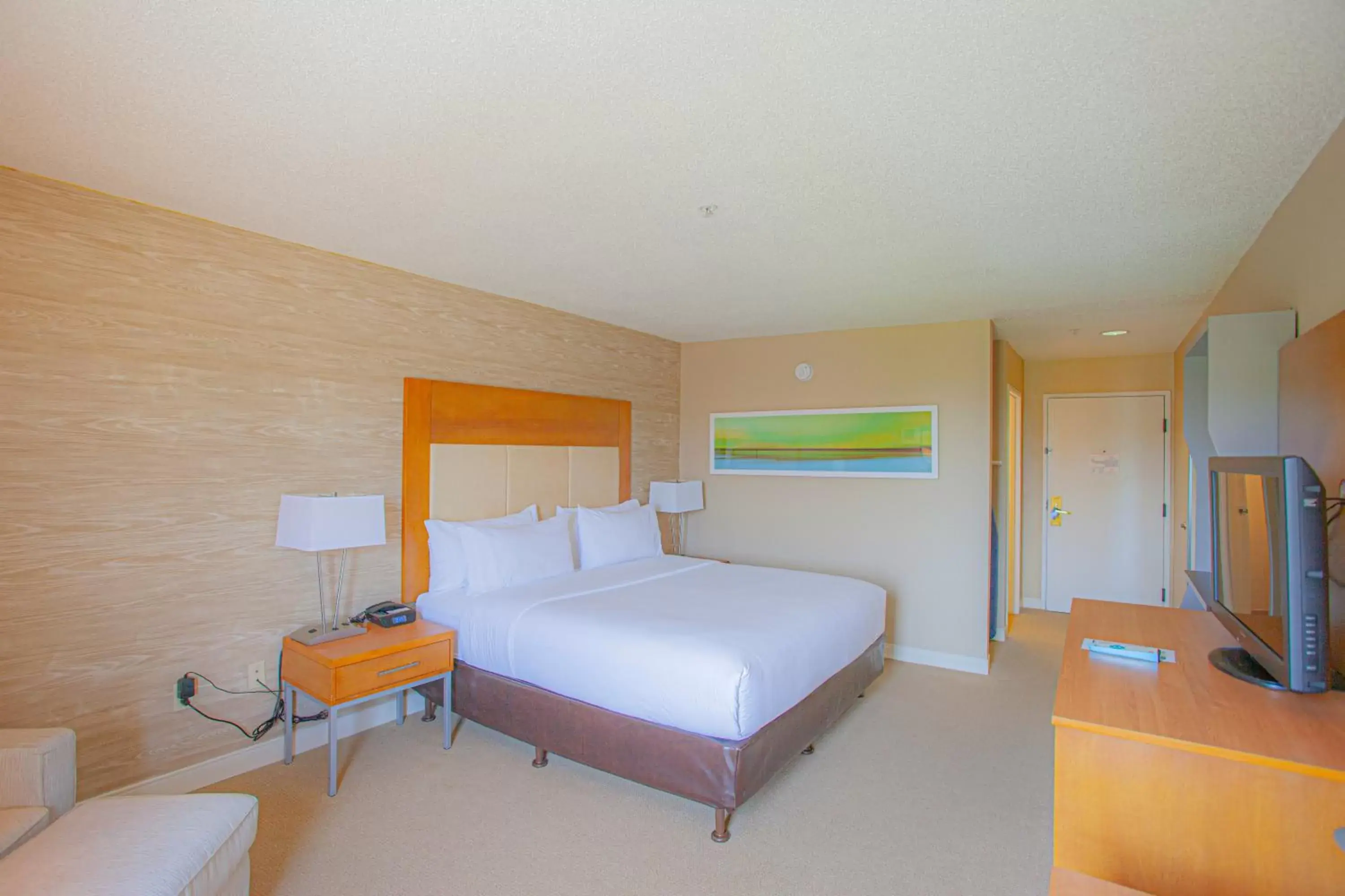 Bedroom, Bed in Holiday Inn & Suites Spring - The Woodlands