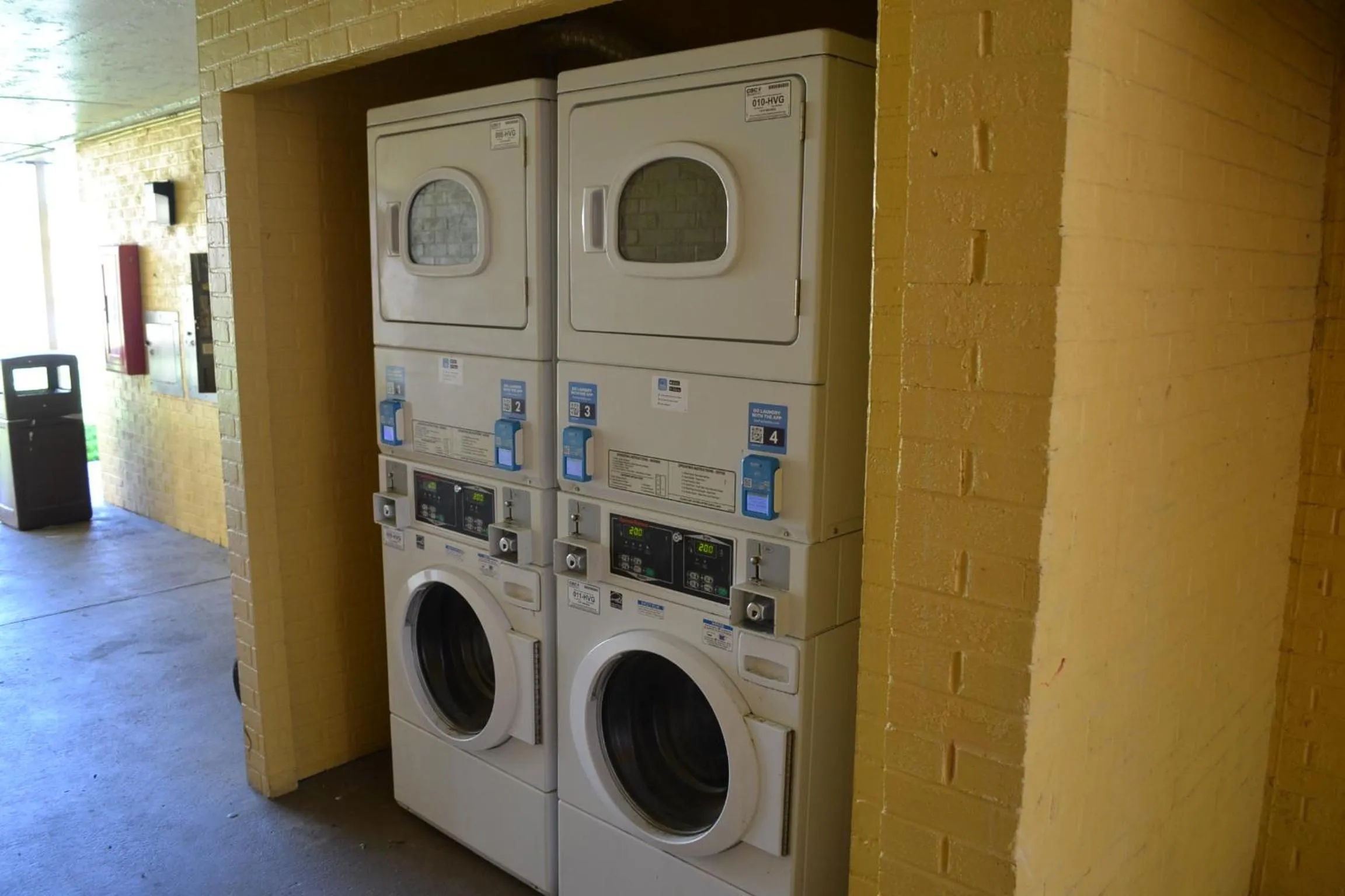 laundry, Kitchen/Kitchenette in Econo Lodge and Suites