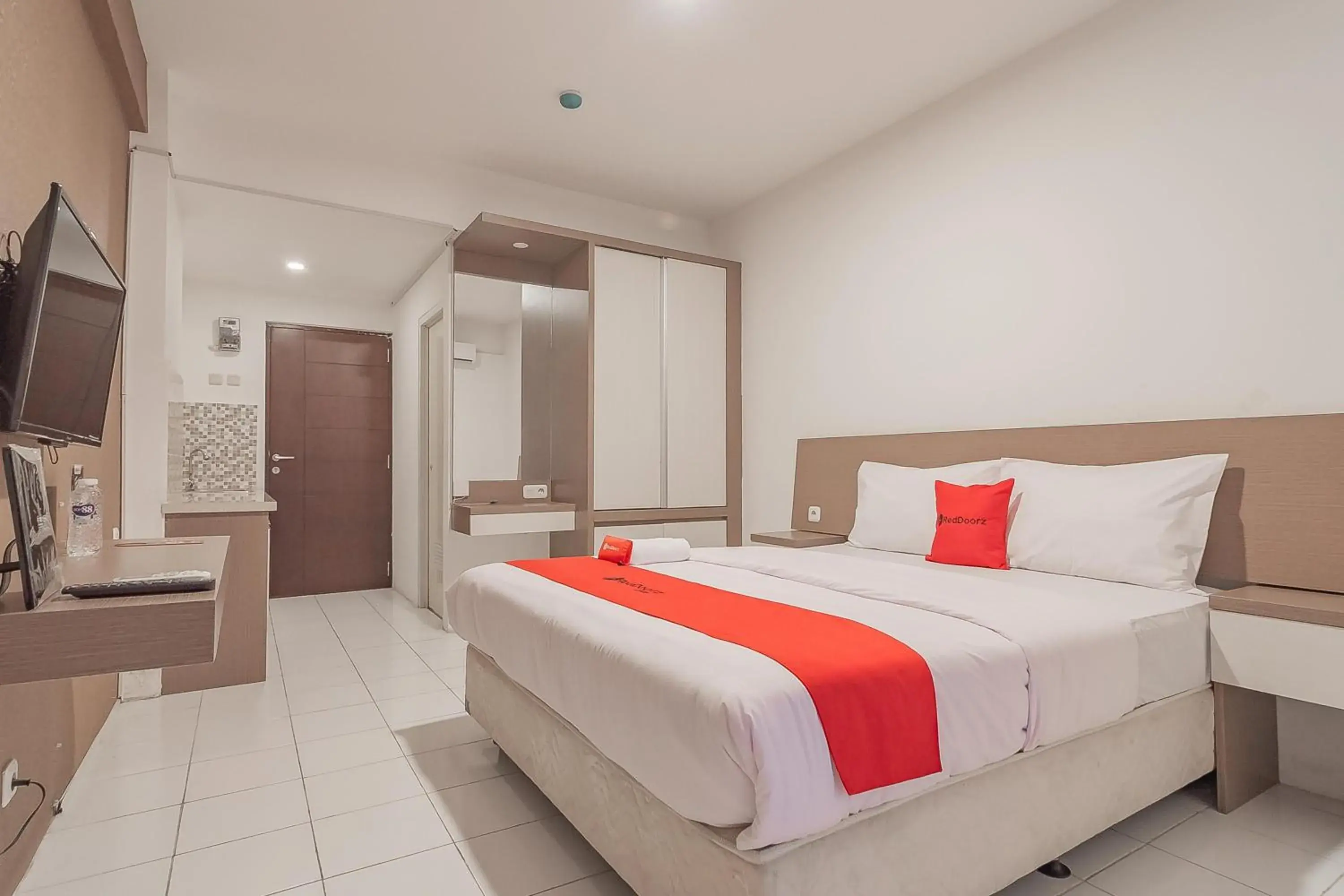 Bed in RedDoorz Apartment @ Emerald Towers Bandung