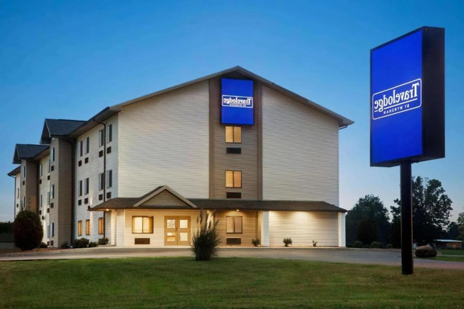 Property building in Travelodge by Wyndham Livonia