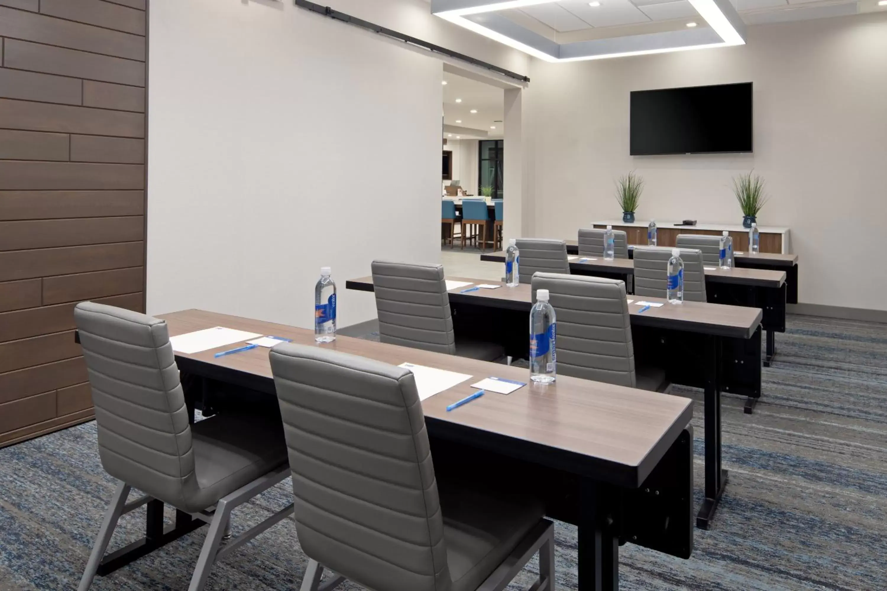 Meeting/conference room in Holiday Inn Express & Suites - Valencia - Santa Clarita, an IHG Hotel