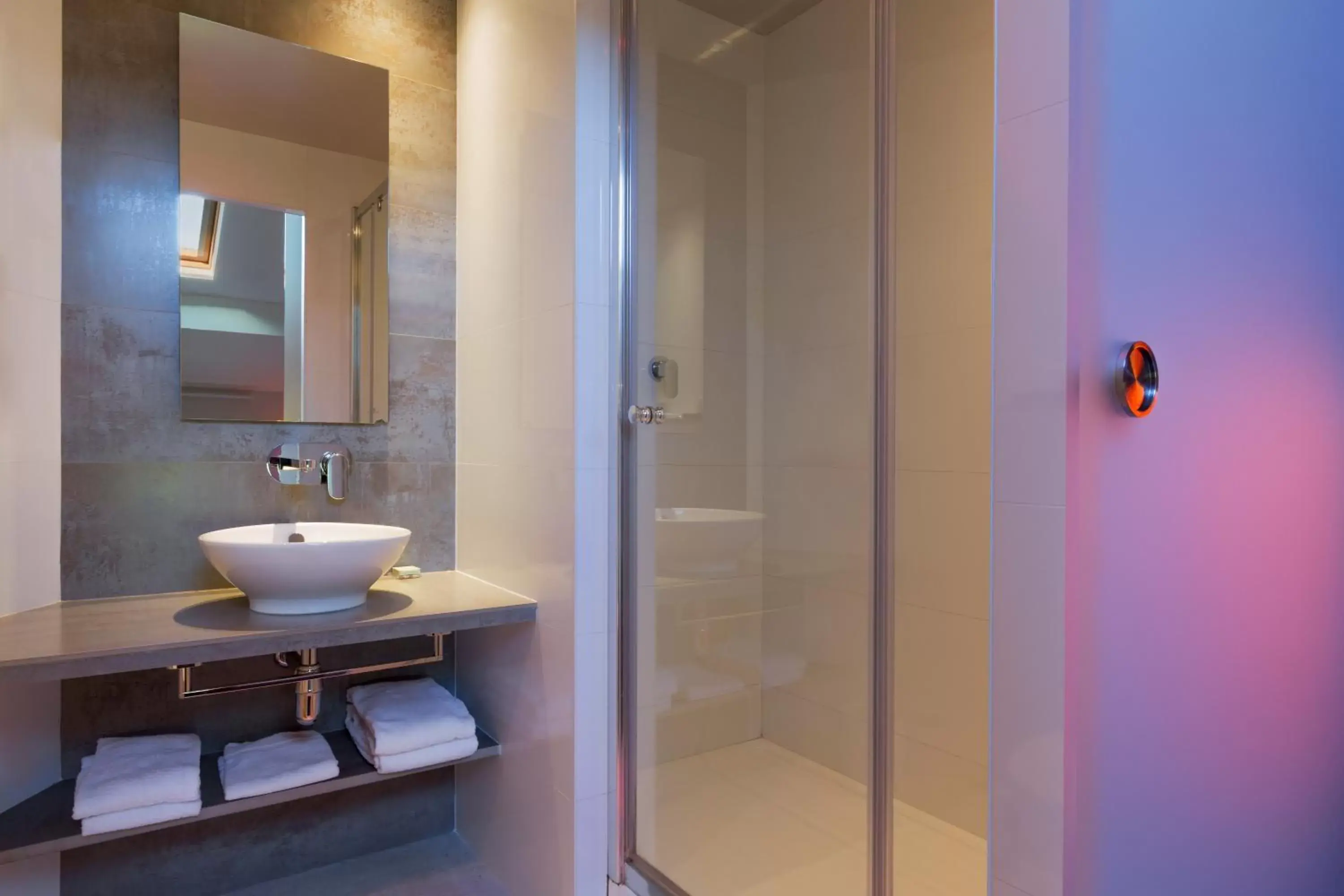 Bathroom in Best Western Seine West Hotel