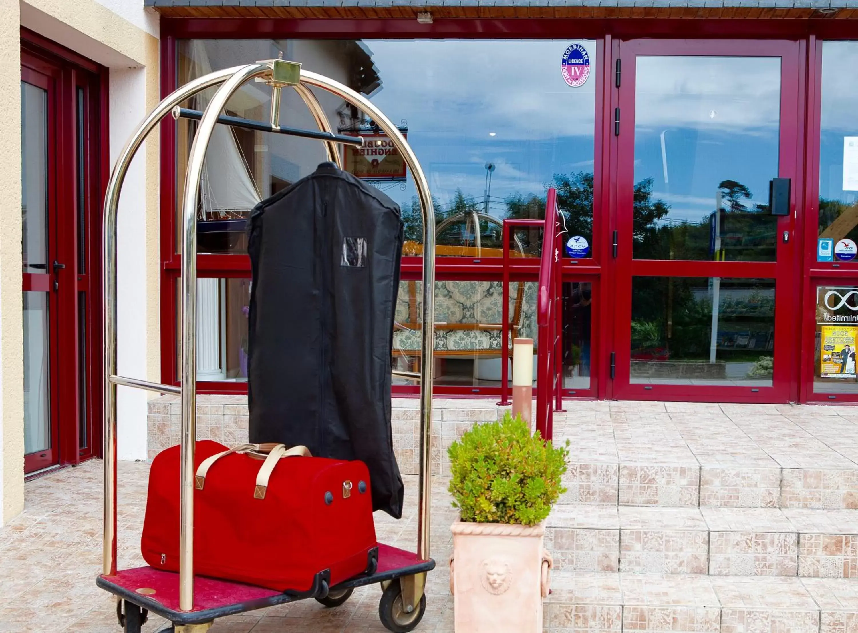 Facade/entrance in Hotel Le Branhoc - Brit Hotel Auray