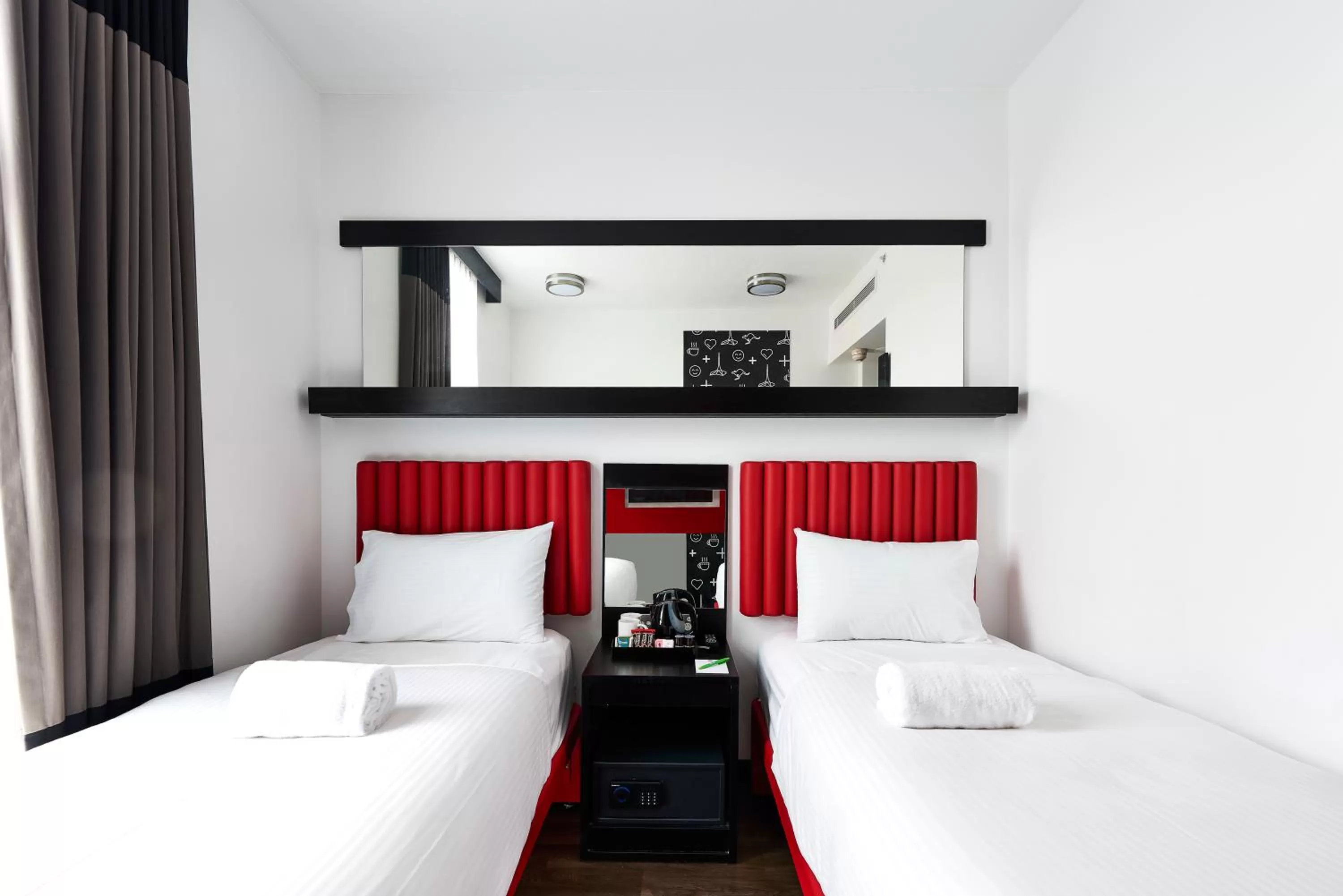 Staff, Bed in Essence Hotel Carlton