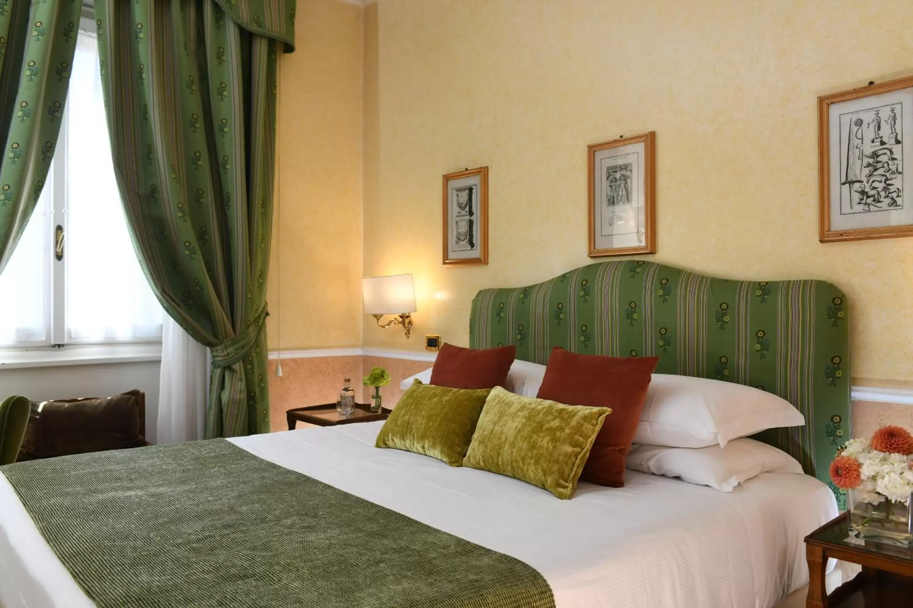 Other, Bed in Bettoja Hotel Massimo d'Azeglio