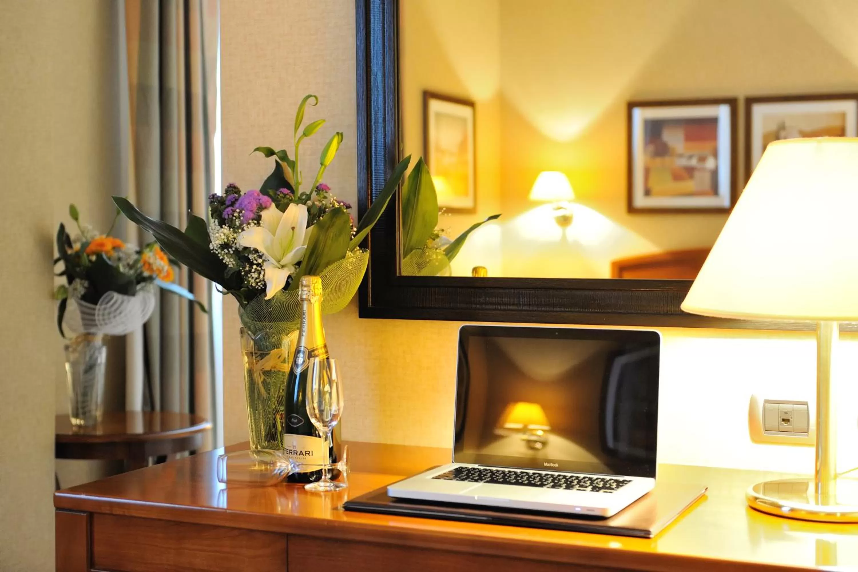 TV and multimedia in LH Hotel Lloyd Roma