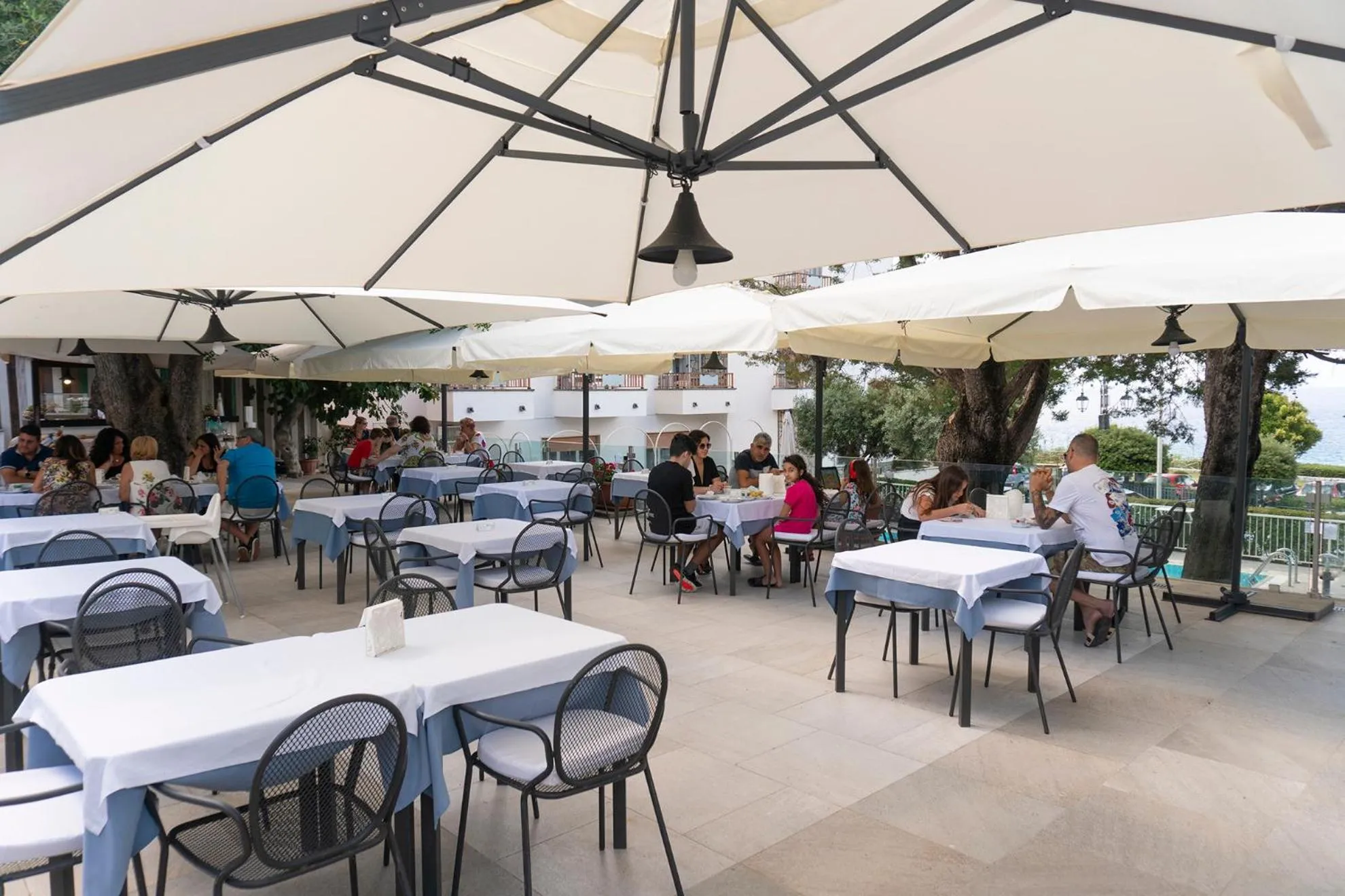 Restaurant/places to eat in Hotel Calanca