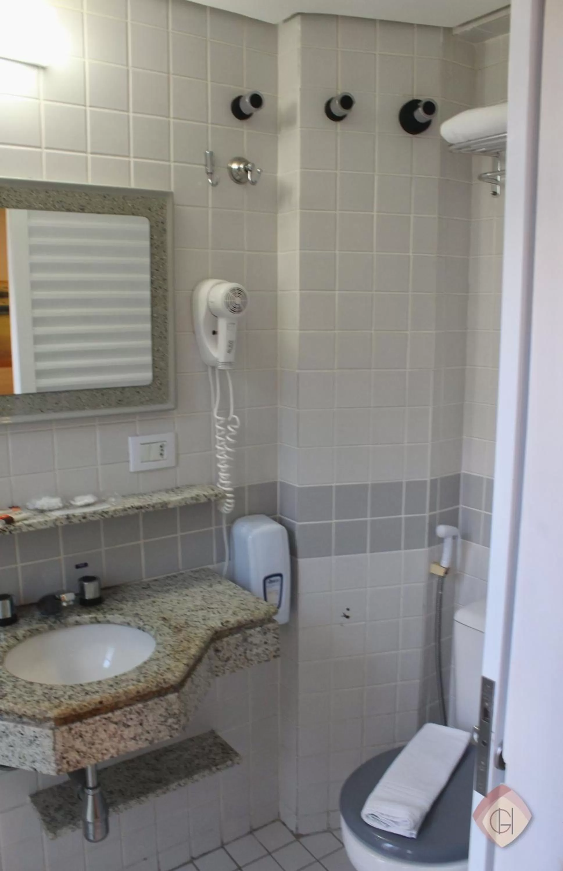 Small Double Room in Grand Hotel Guarujá - A sua Melhor Experiência Beira Mar na Praia!