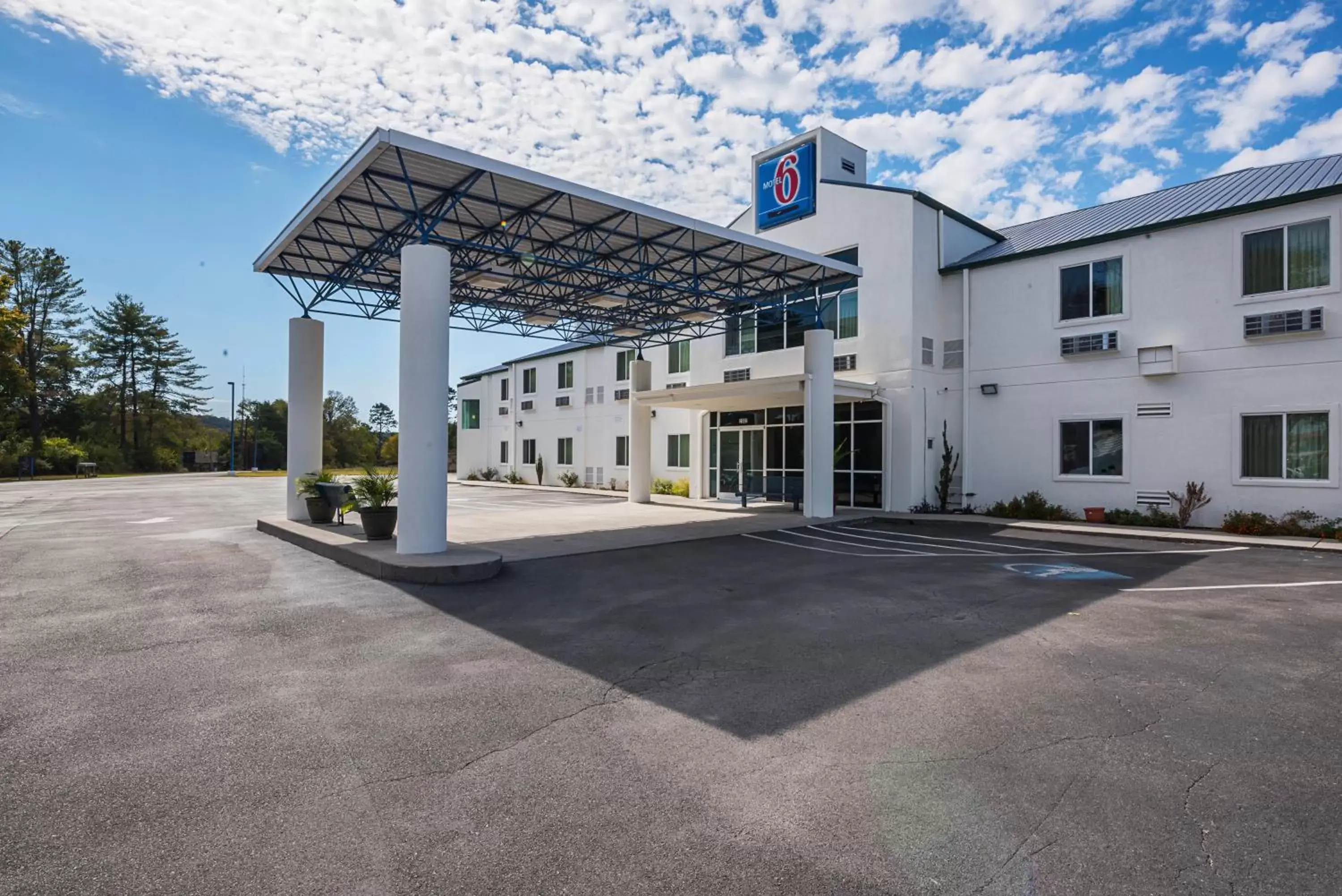 Facade/Entrance in Motel 6 Athens