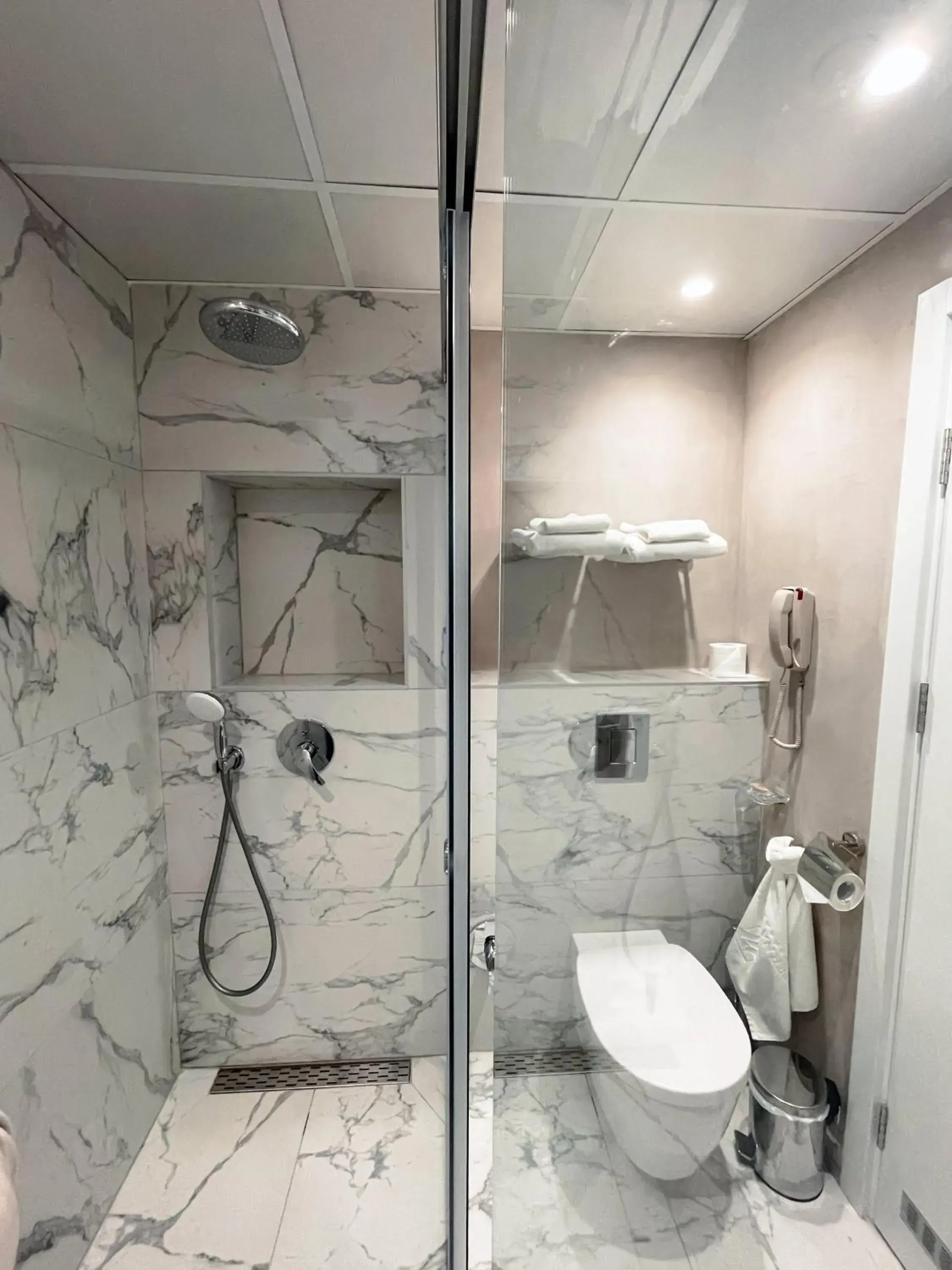 Bathroom in International Hotel Casino & Tower Suites