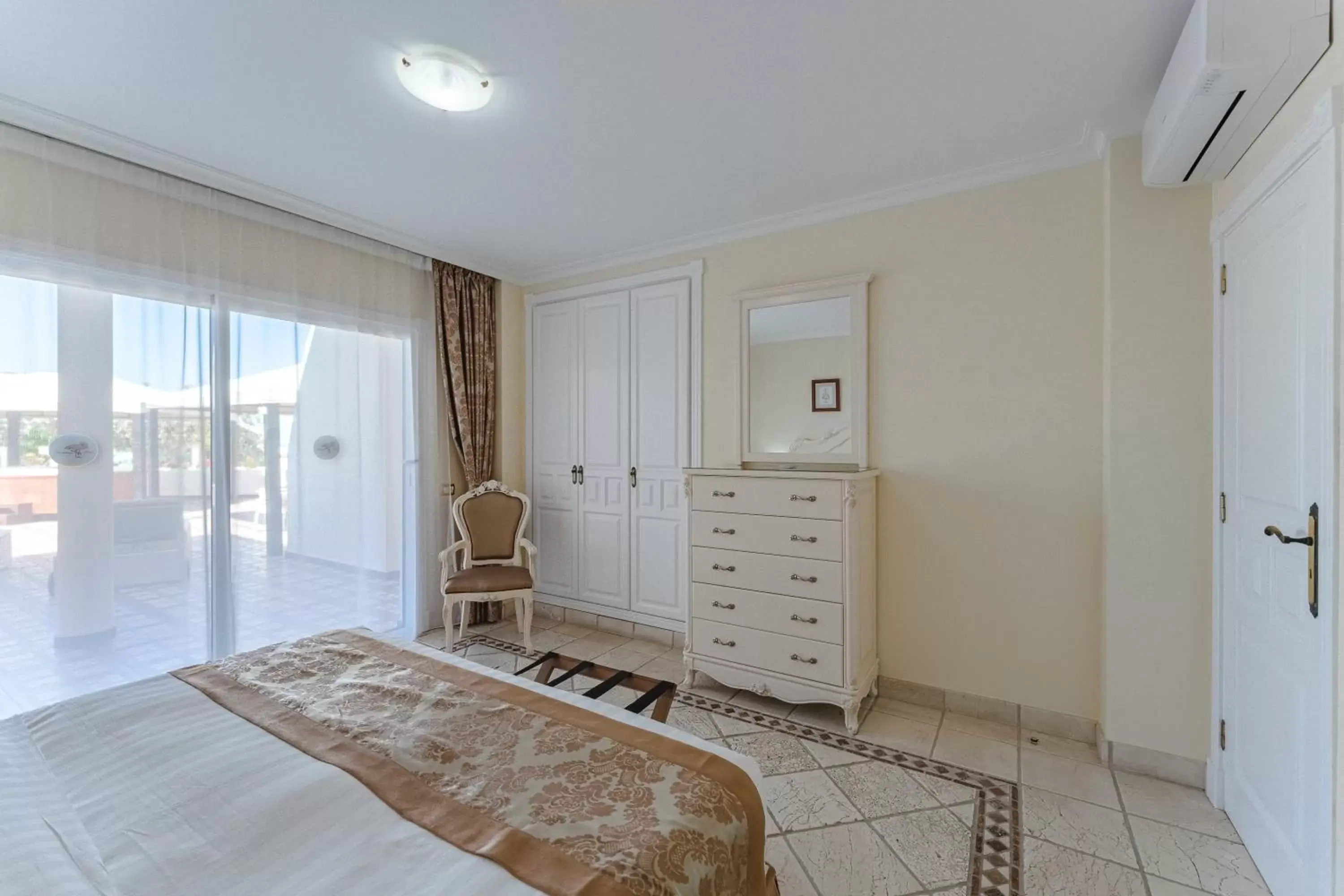 Bedroom in Flamingo Suites Boutique Hotel