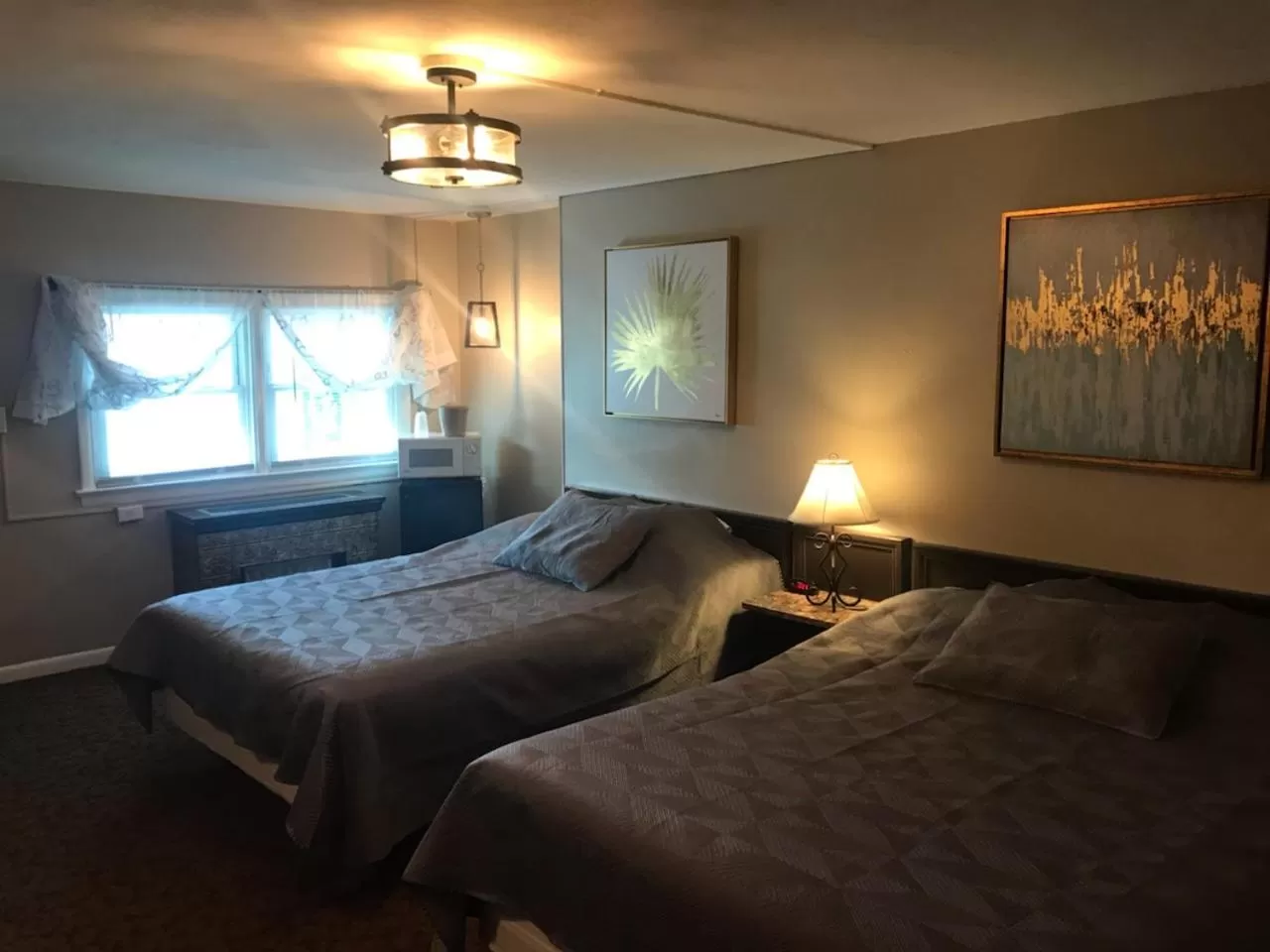 Bedroom, Bed in Simmons Motel and Suites
