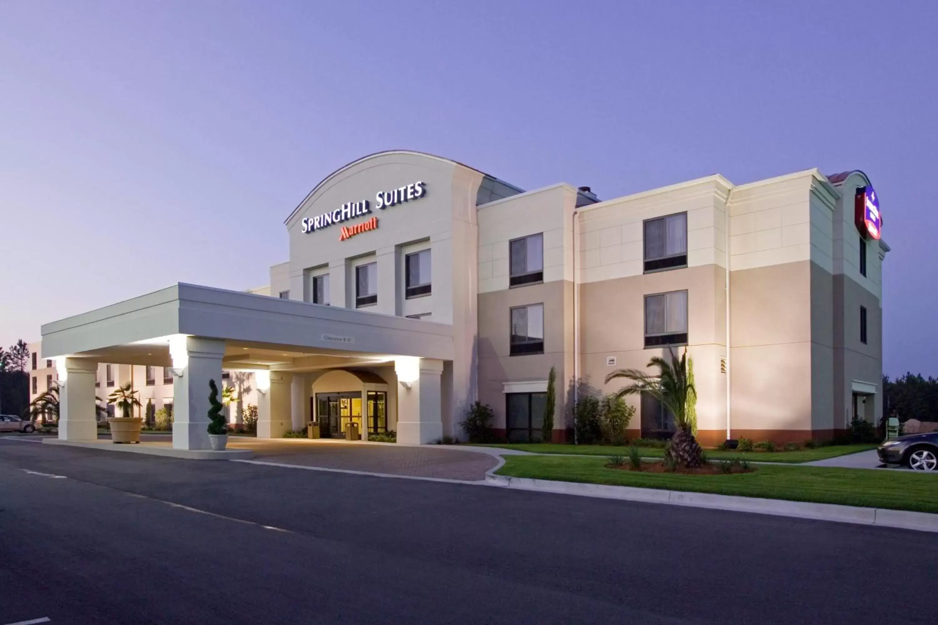 Property Building in SpringHill Suites Savannah Airport