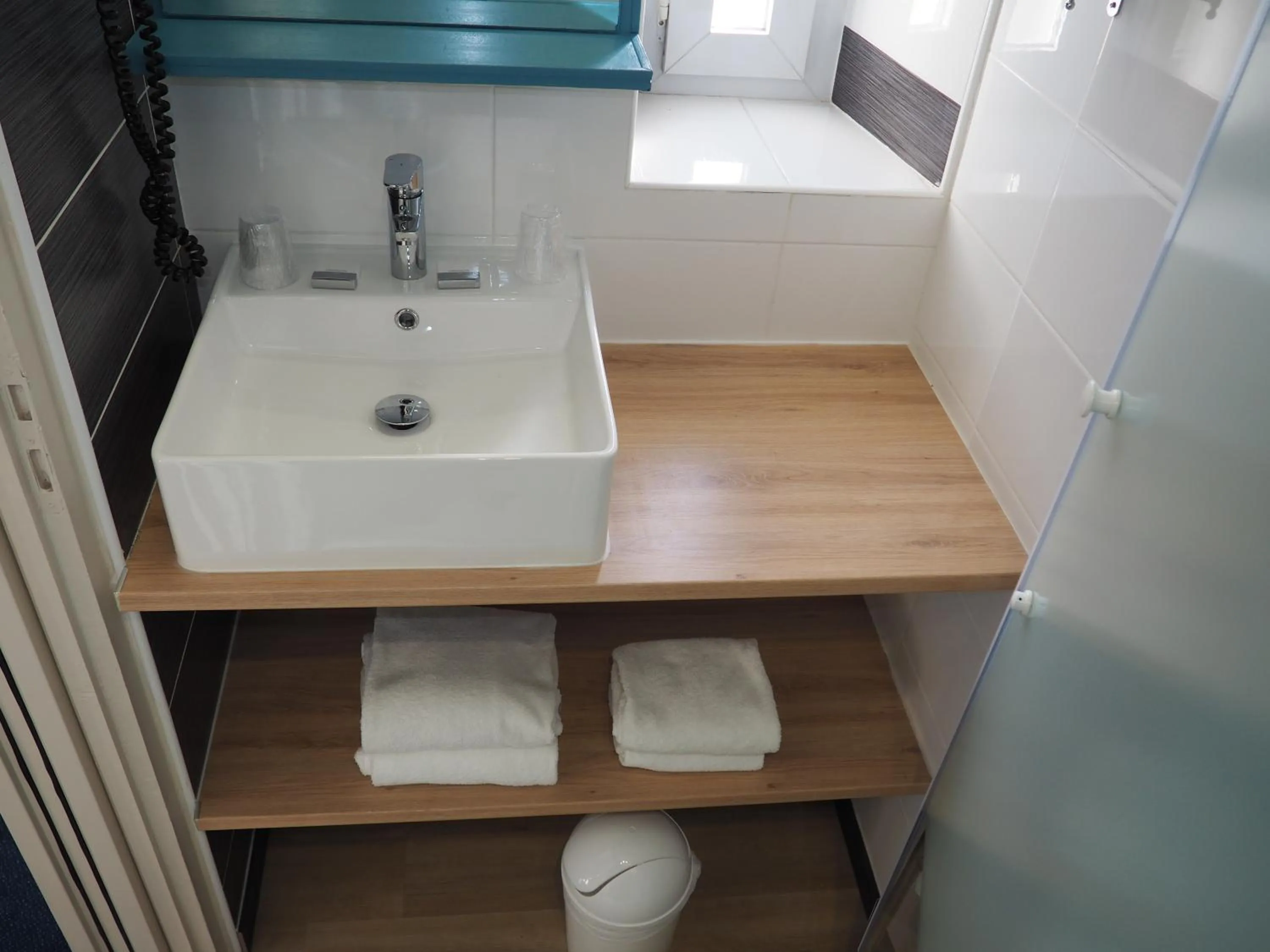 Other in Un Hotel sur le Port