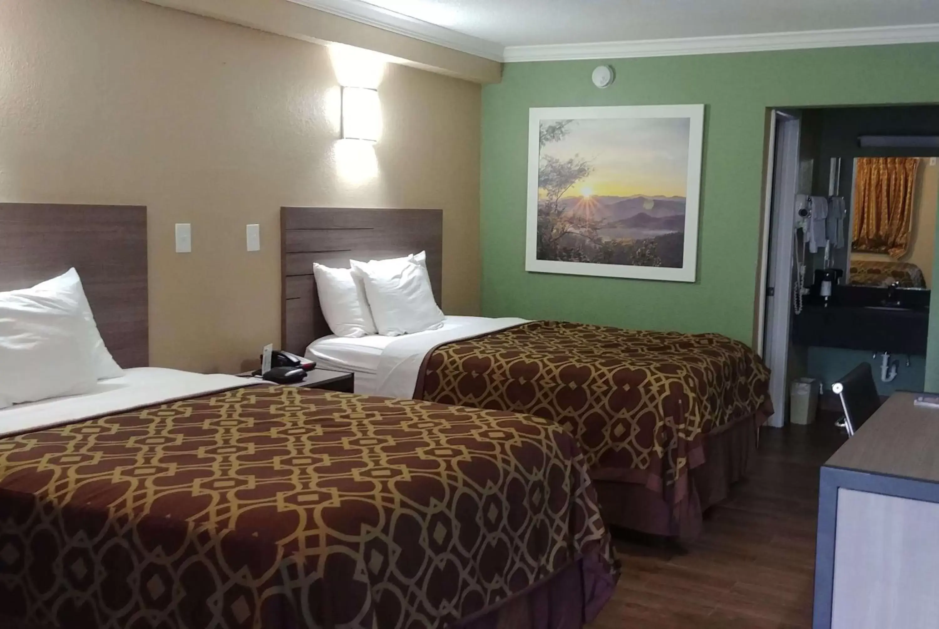 Photo of the whole room, Bed in Days Inn by Wyndham Houston East