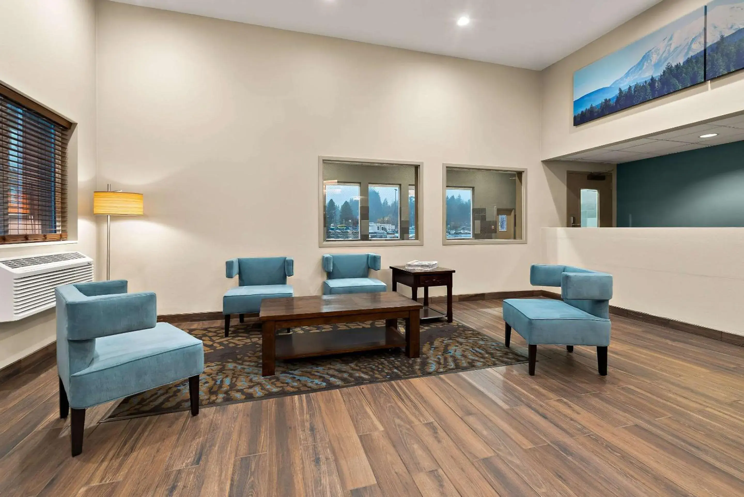 Lobby or reception, Seating Area in Super 8 by Wyndham Kelso Longview Area