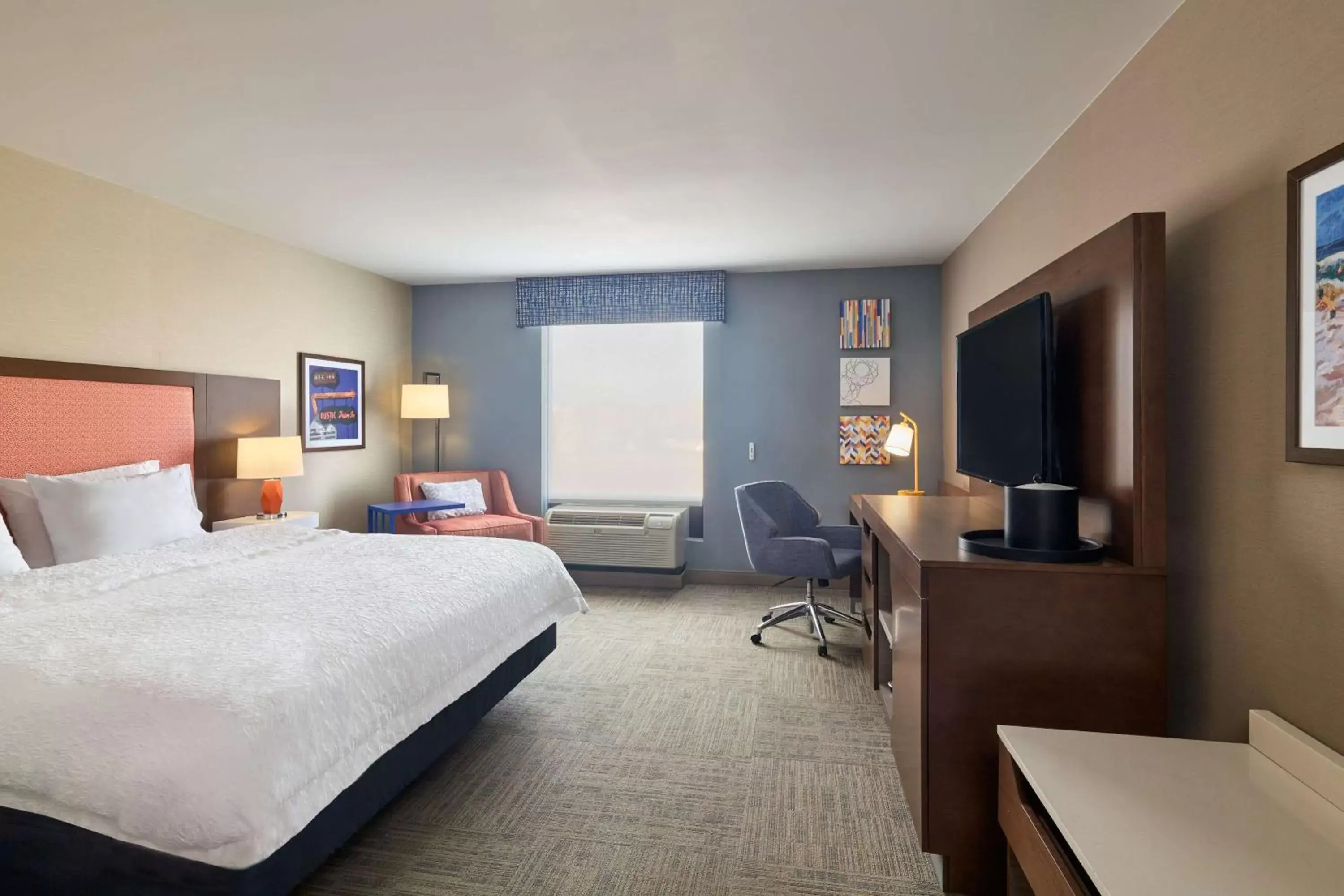 Bed in Hampton Inn & Suites Providence / Smithfield