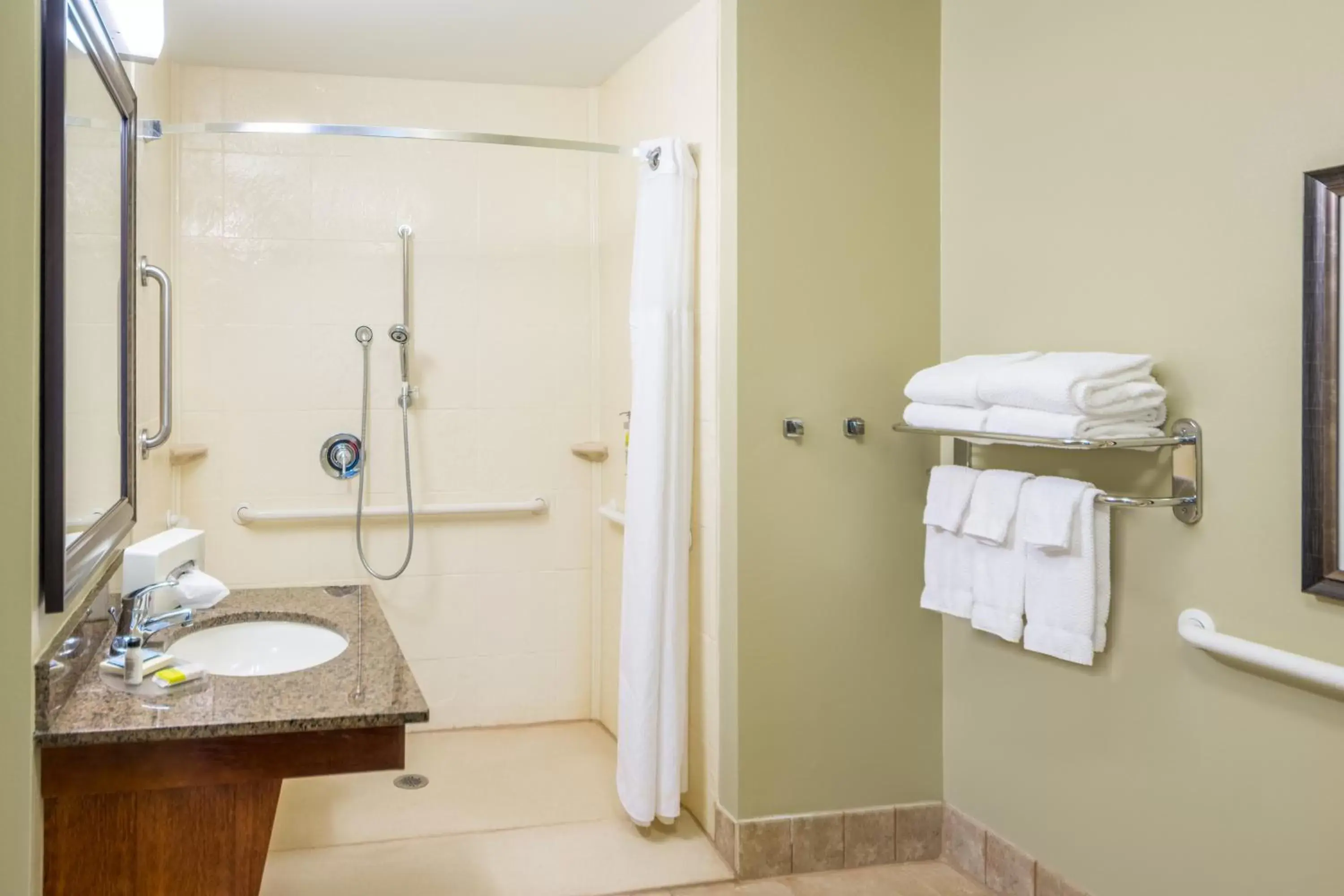 Photo of the whole room, Bathroom in Staybridge Suites - Kansas City-Independence, an IHG Hotel