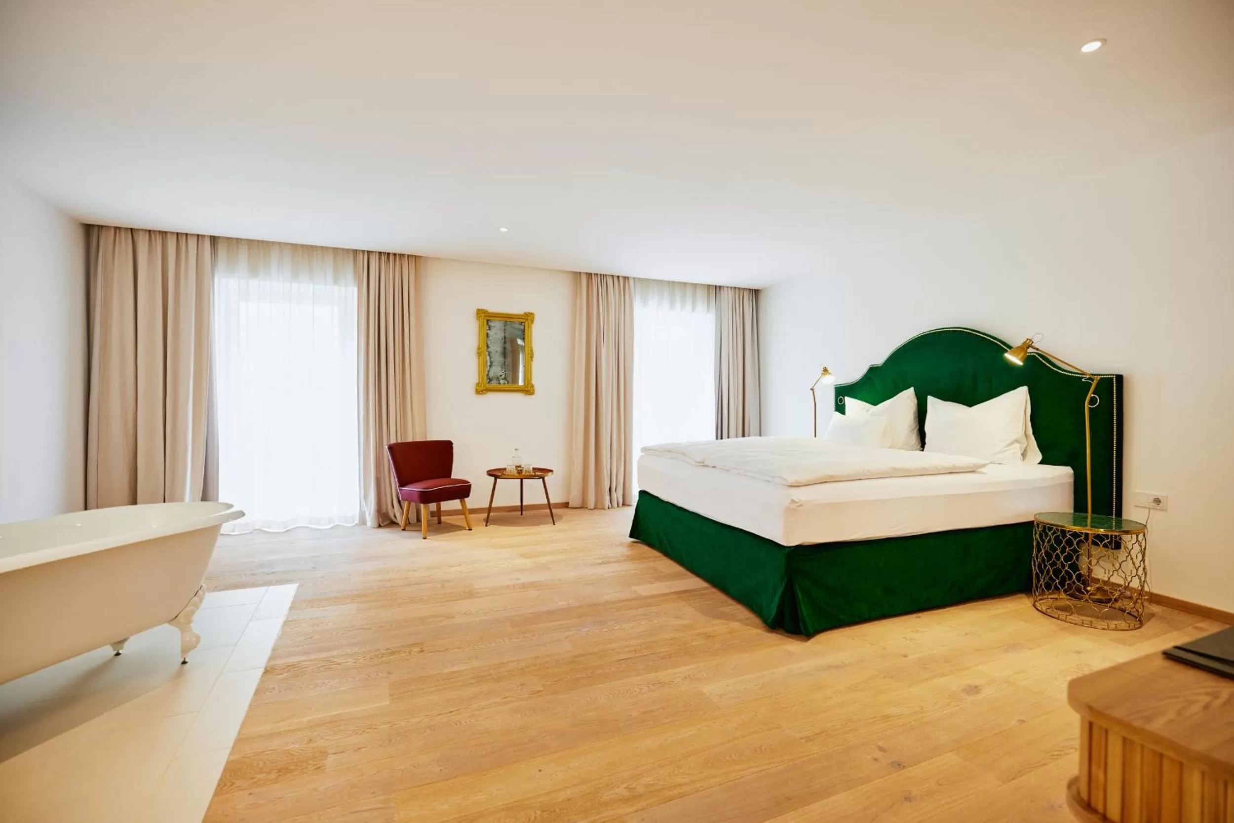 Photo of the whole room, Bed in Boutiquehotel Zum Goldenen Hirschen