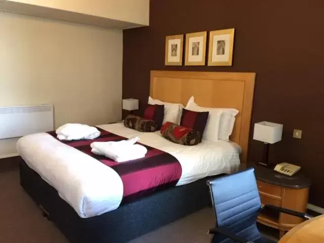 Bedroom, Bed in Millennium Hotel Glasgow