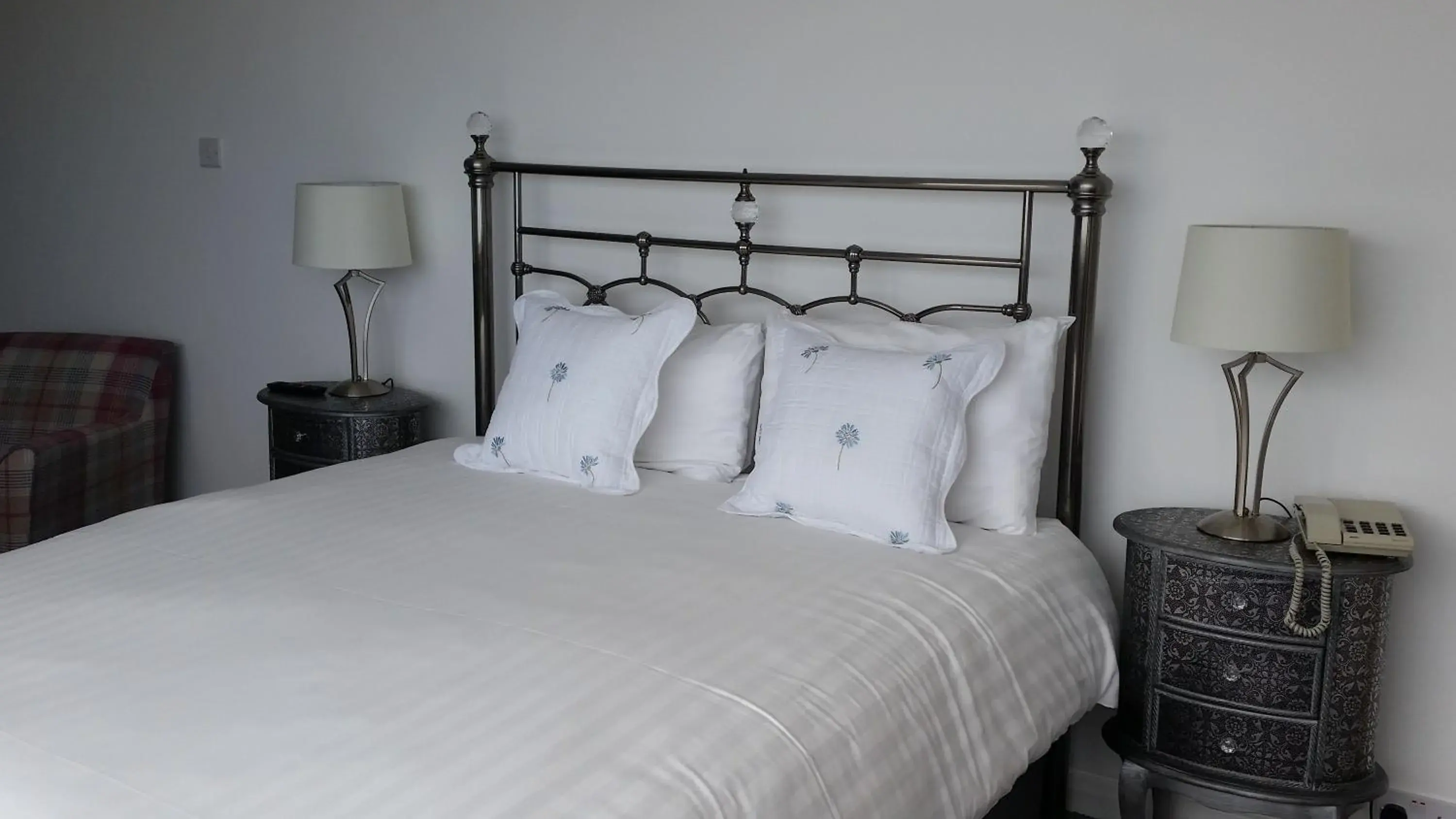 Bedroom, Bed in Halfway House Hotel