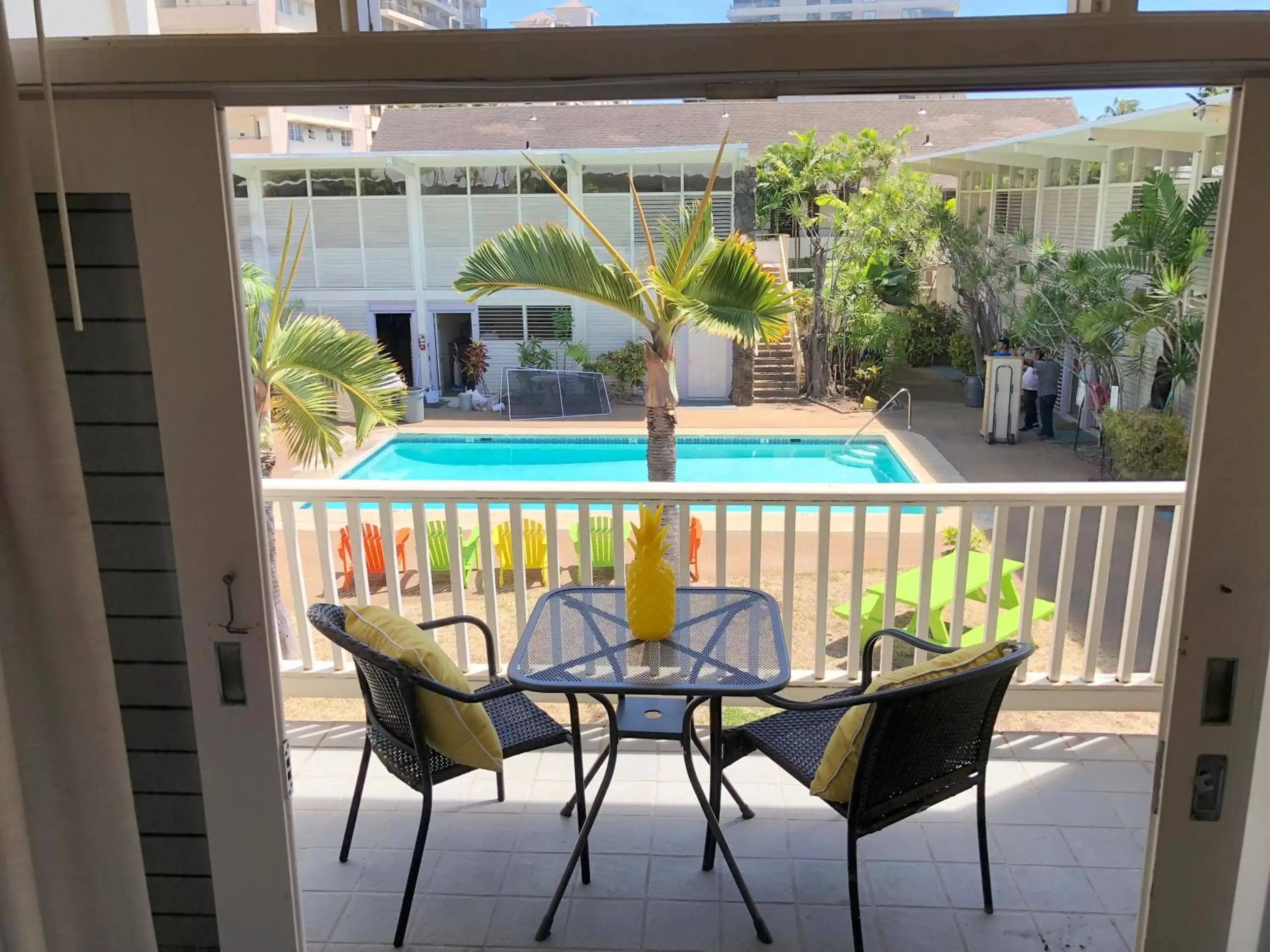 Balcony/Terrace, Pool View in Waikiki Heritage Hotel