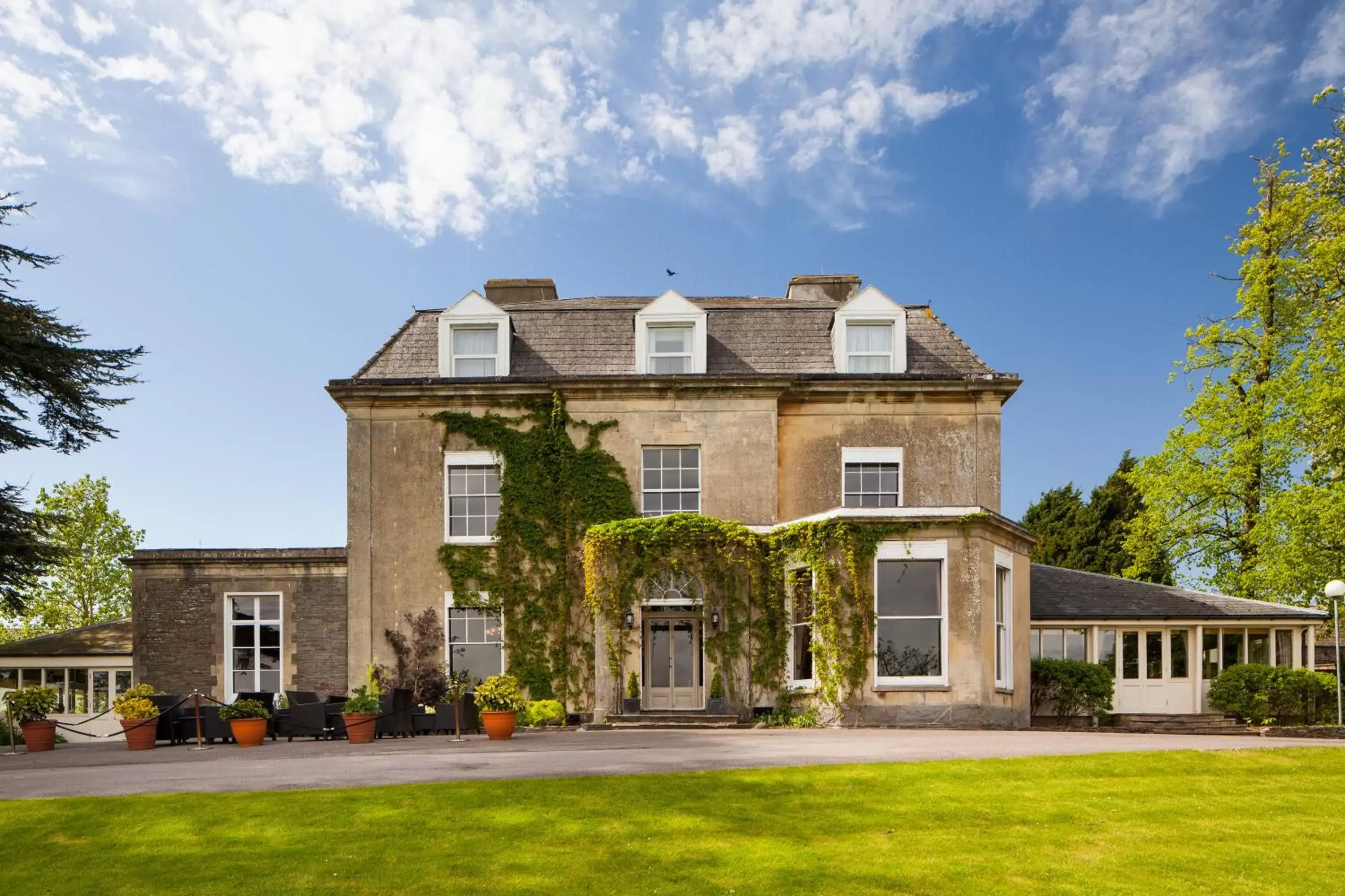 Facade/entrance in Mercure Bristol North The Grange Hotel Facade/entrance in Mercure Bristol North The Grange Hotel