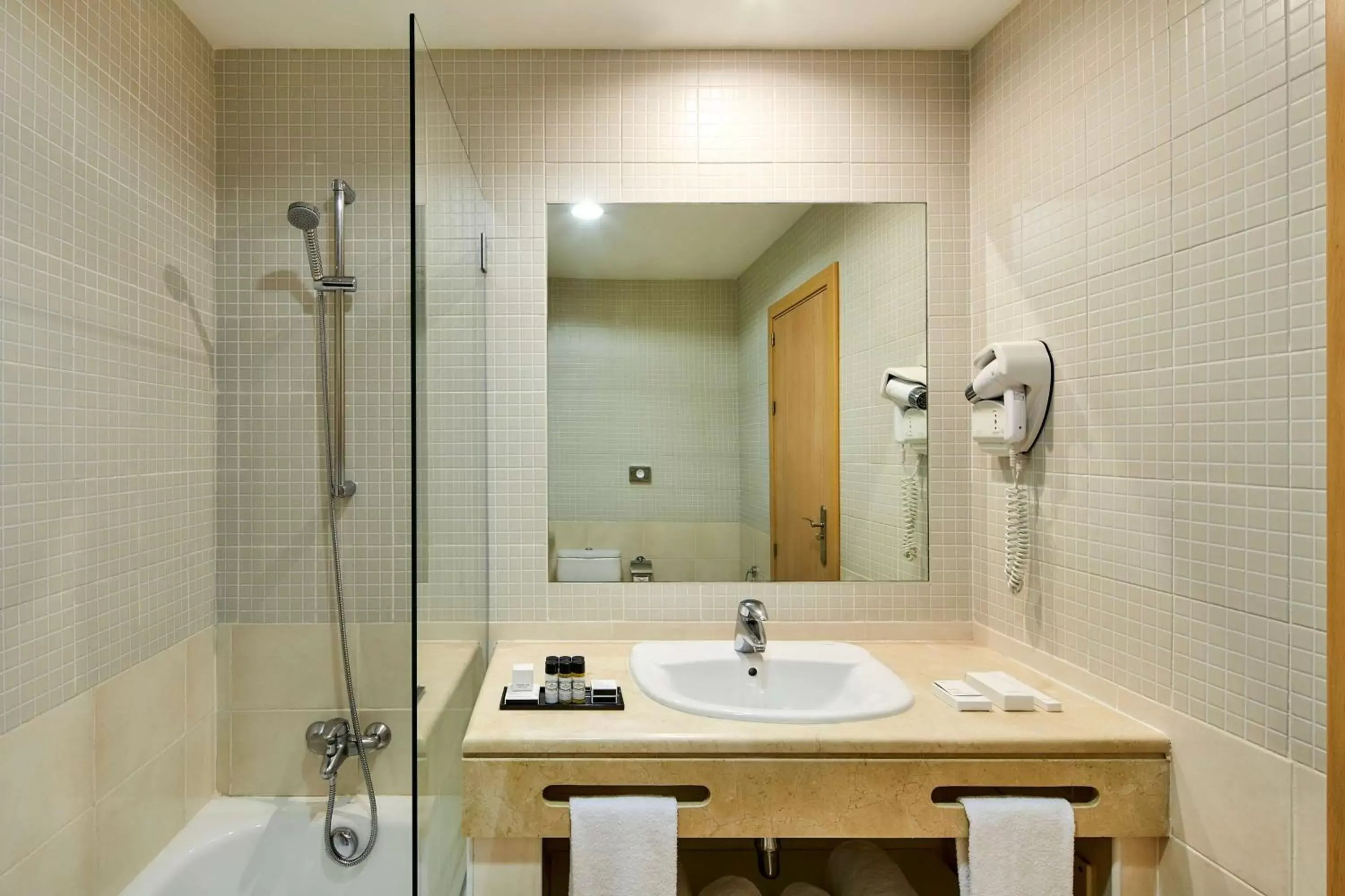 Shower, Bathroom in NH Marina Portimao Resort