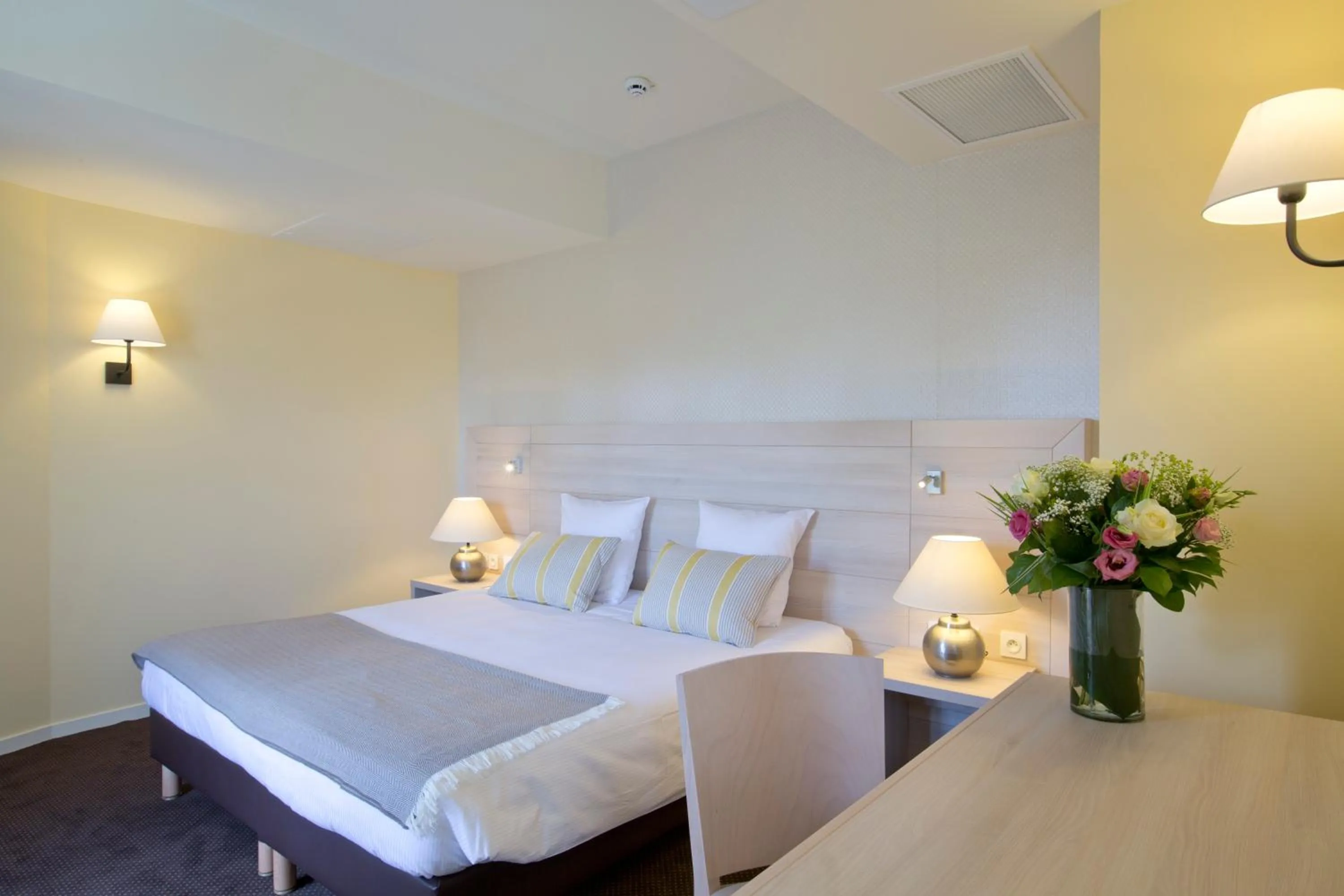 Bedroom in Logis Les Loges du Parc