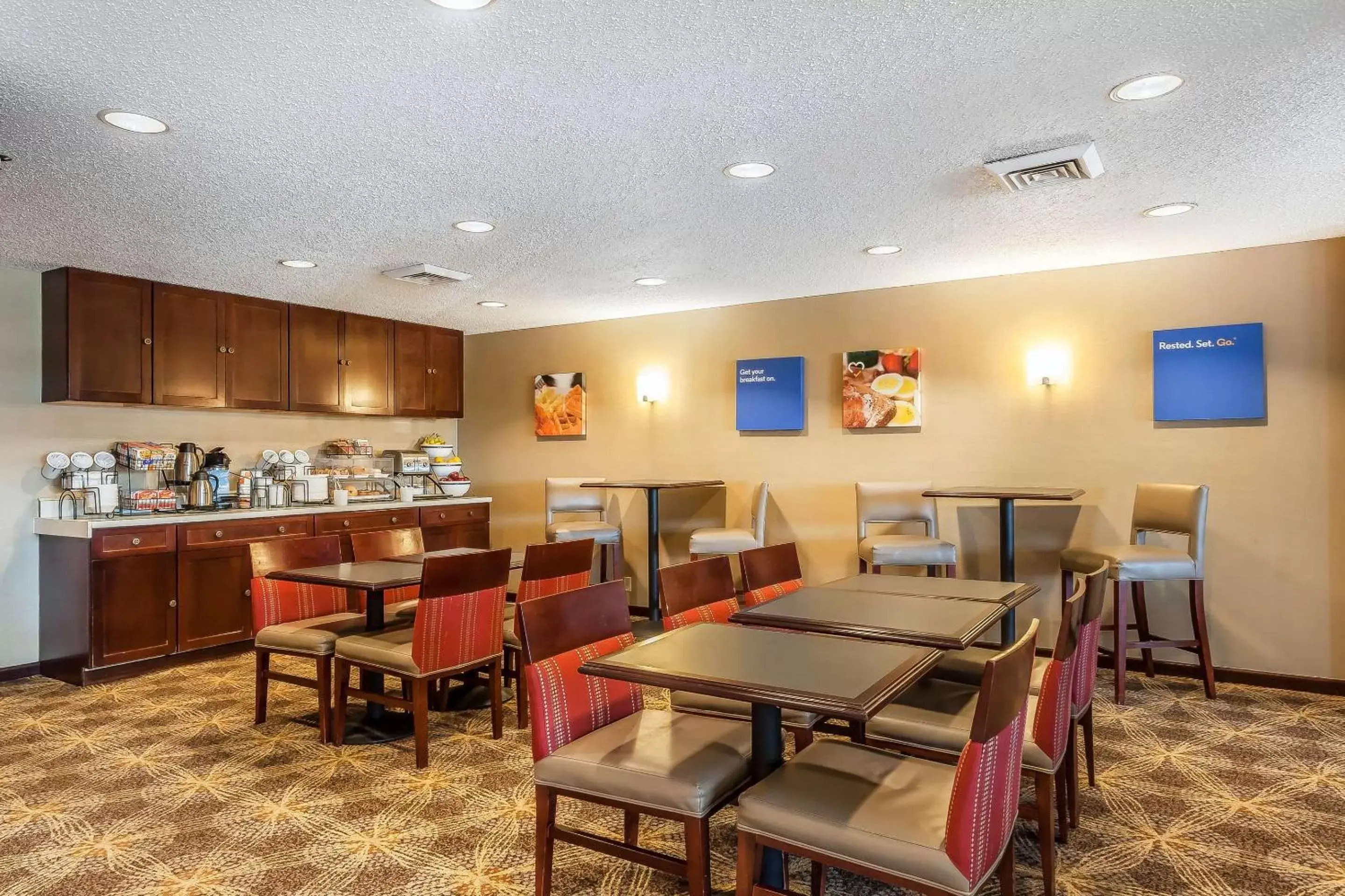 Restaurant/Places to Eat in Comfort Inn Canton - Hall of Fame Hotel