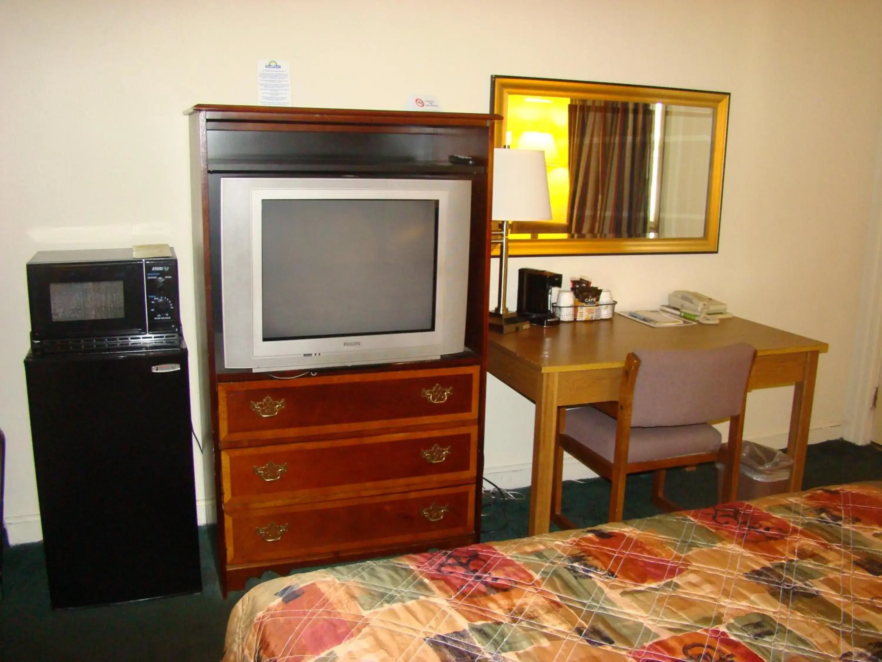 TV and multimedia, TV/Entertainment Center in Aderi Hotel Near Bucknell University