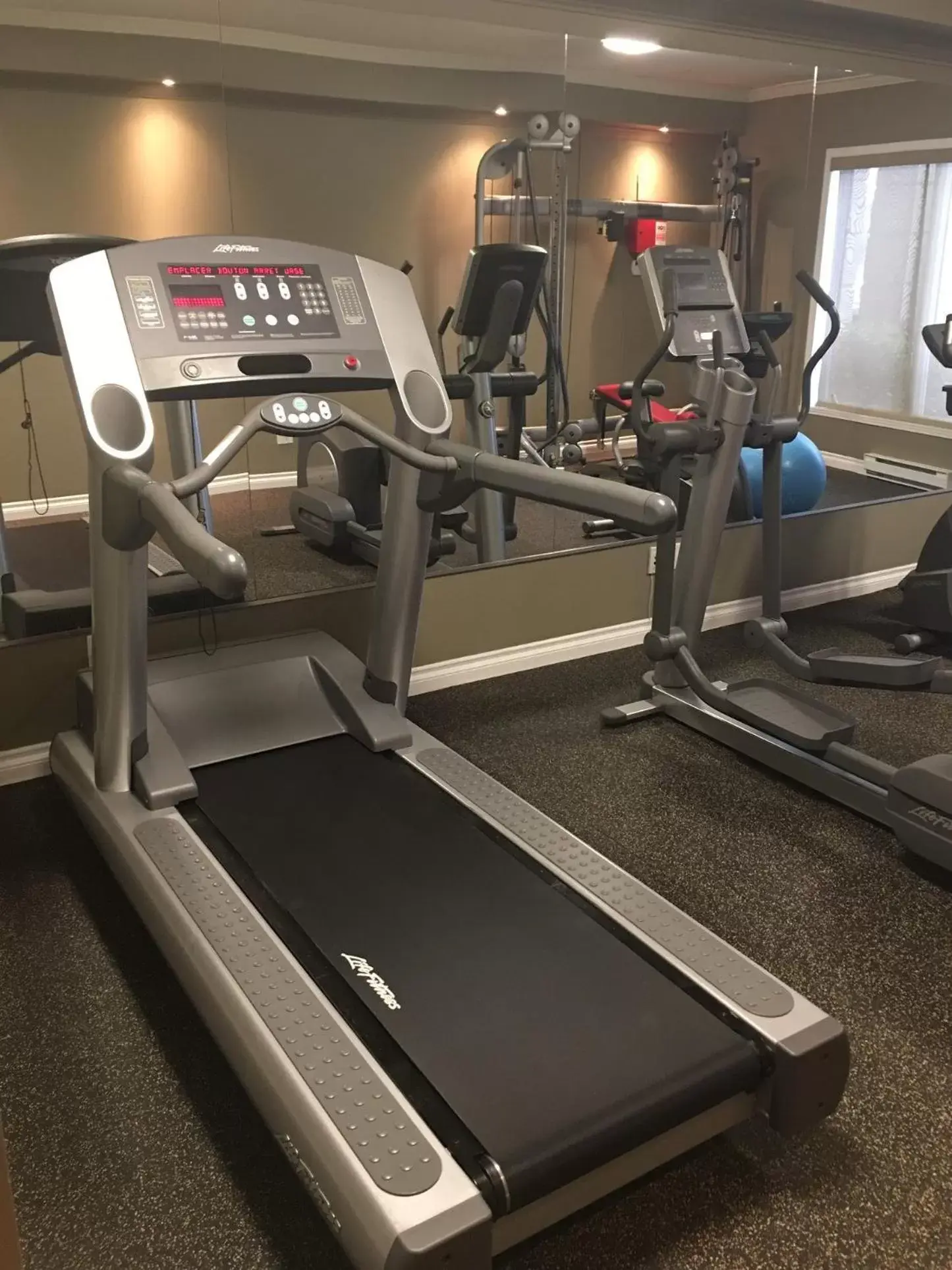 Fitness centre/facilities in Hotel Brossard