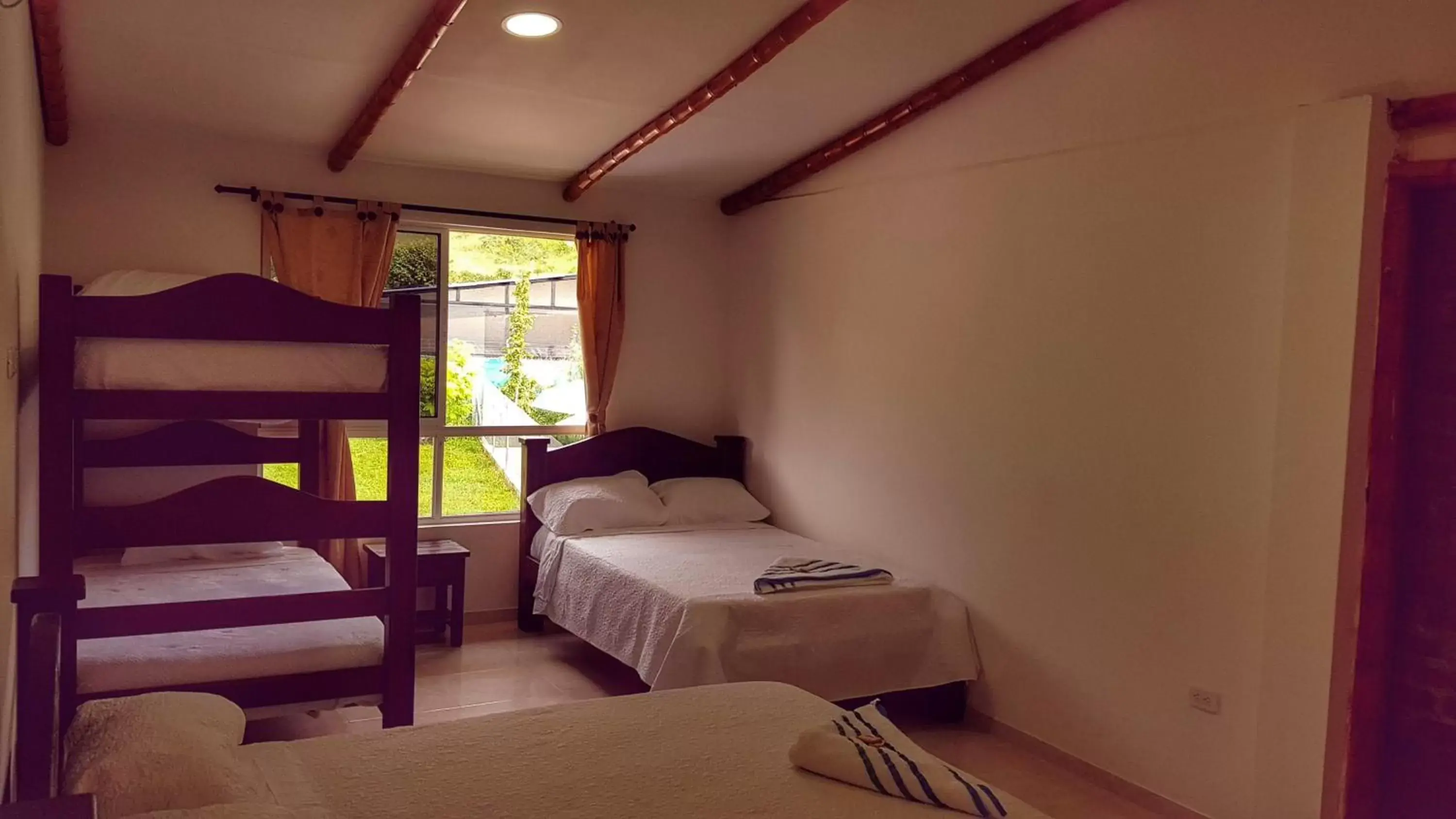 Family Room with Private Bathroom in Dedalos Fly House Family Room with Private Bathroom in Dedalos Fly House